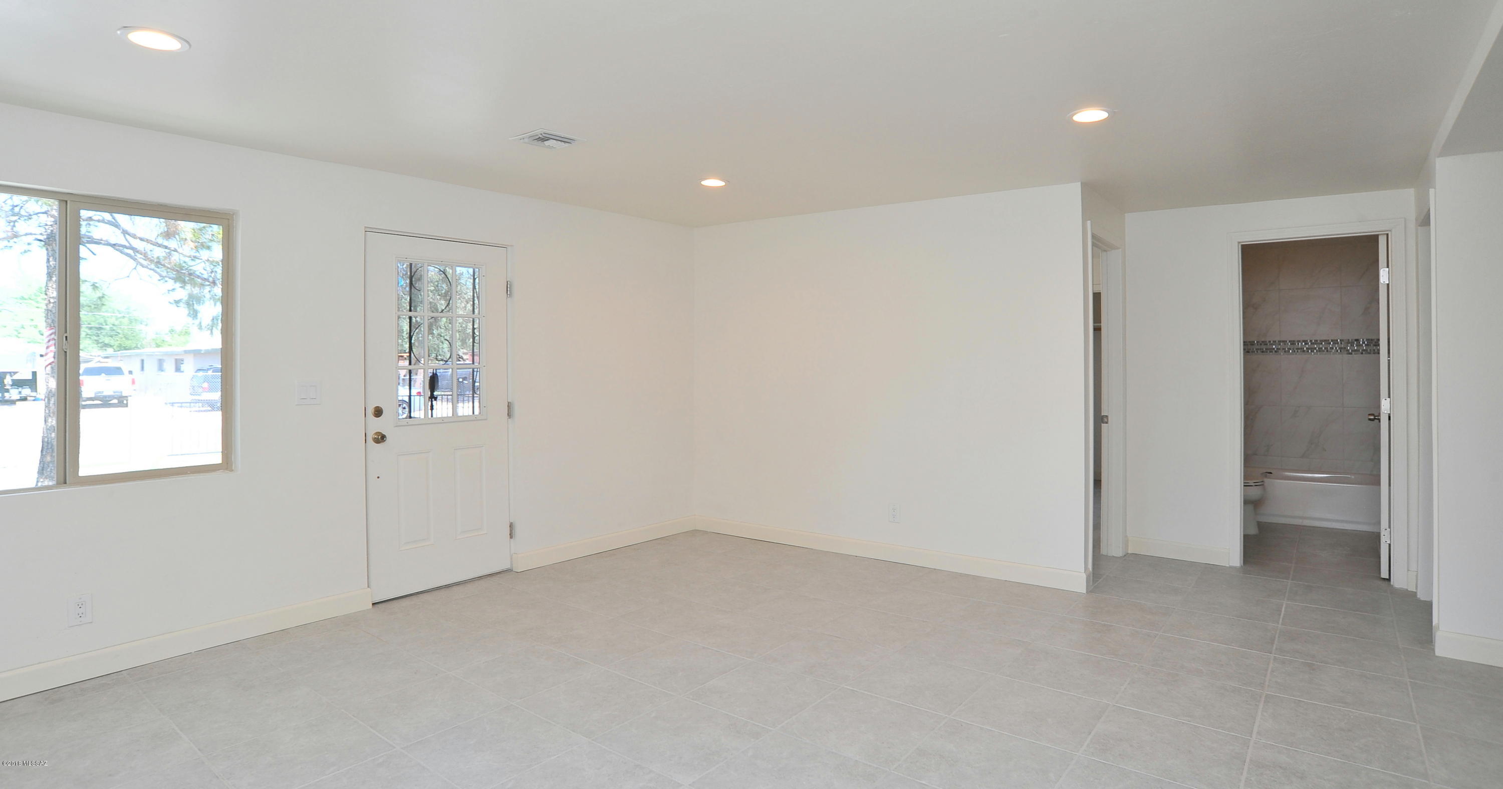 Miracle Mile Manor - Residential