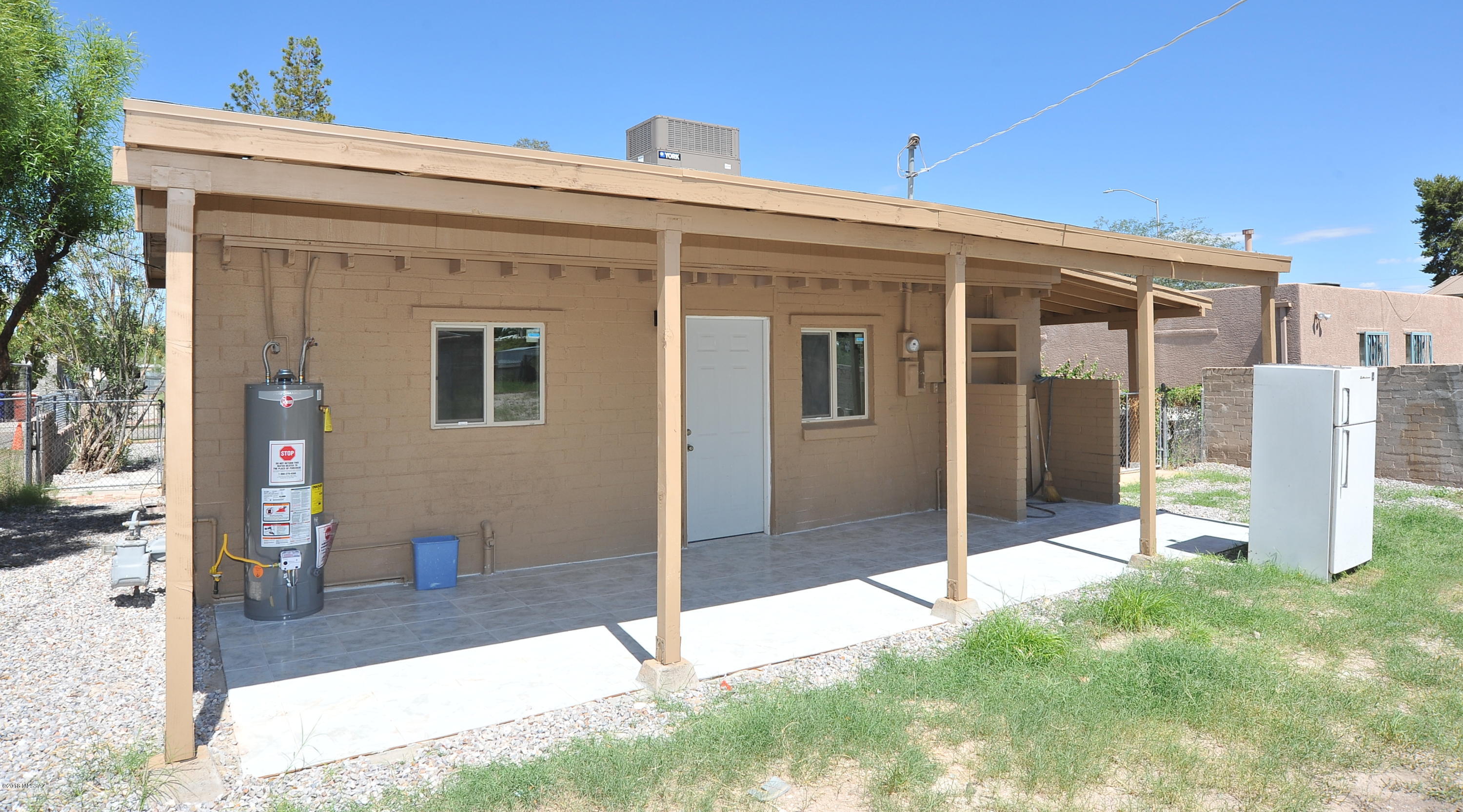 Miracle Mile Manor - Residential