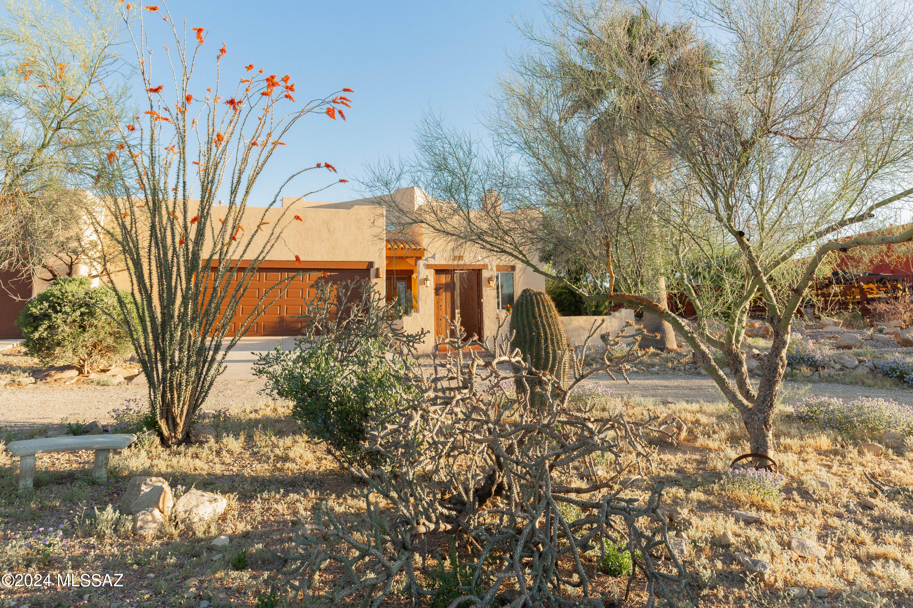 1332 N Dusty Hollow Court
