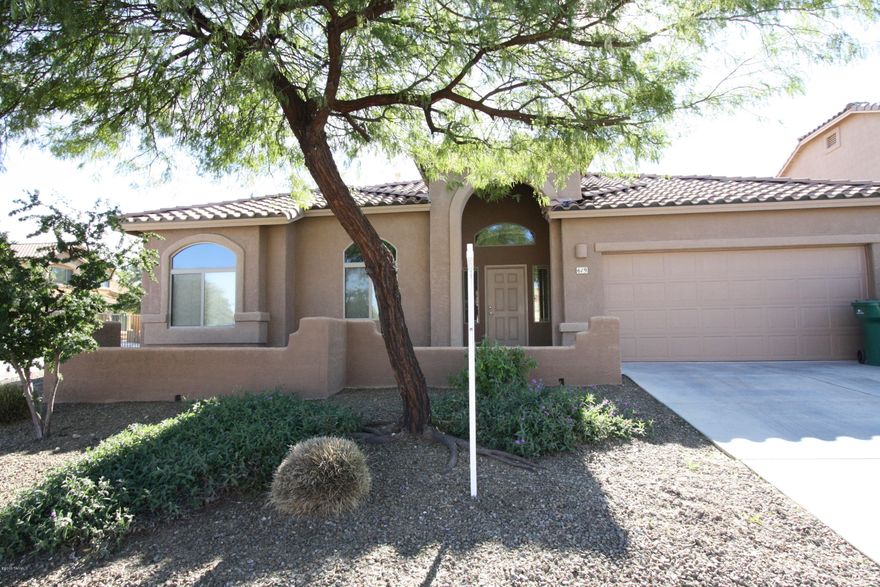 4bdr/2ba, spacious/open floorplan. Home offers high ceilings, granite countertops and eat-in kitchen. Close to shopping and the park. Beautiful mountain views!