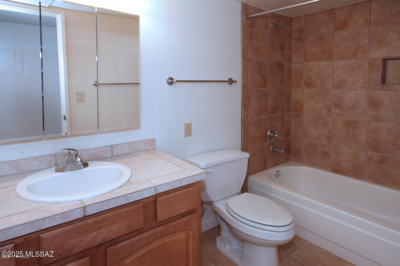 Reflections in the Catalina Condominium - Residential Lease
