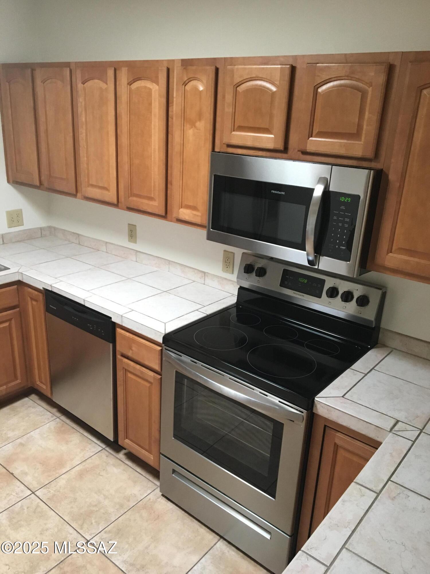 Reflections in the Catalina Condominium - Residential Lease