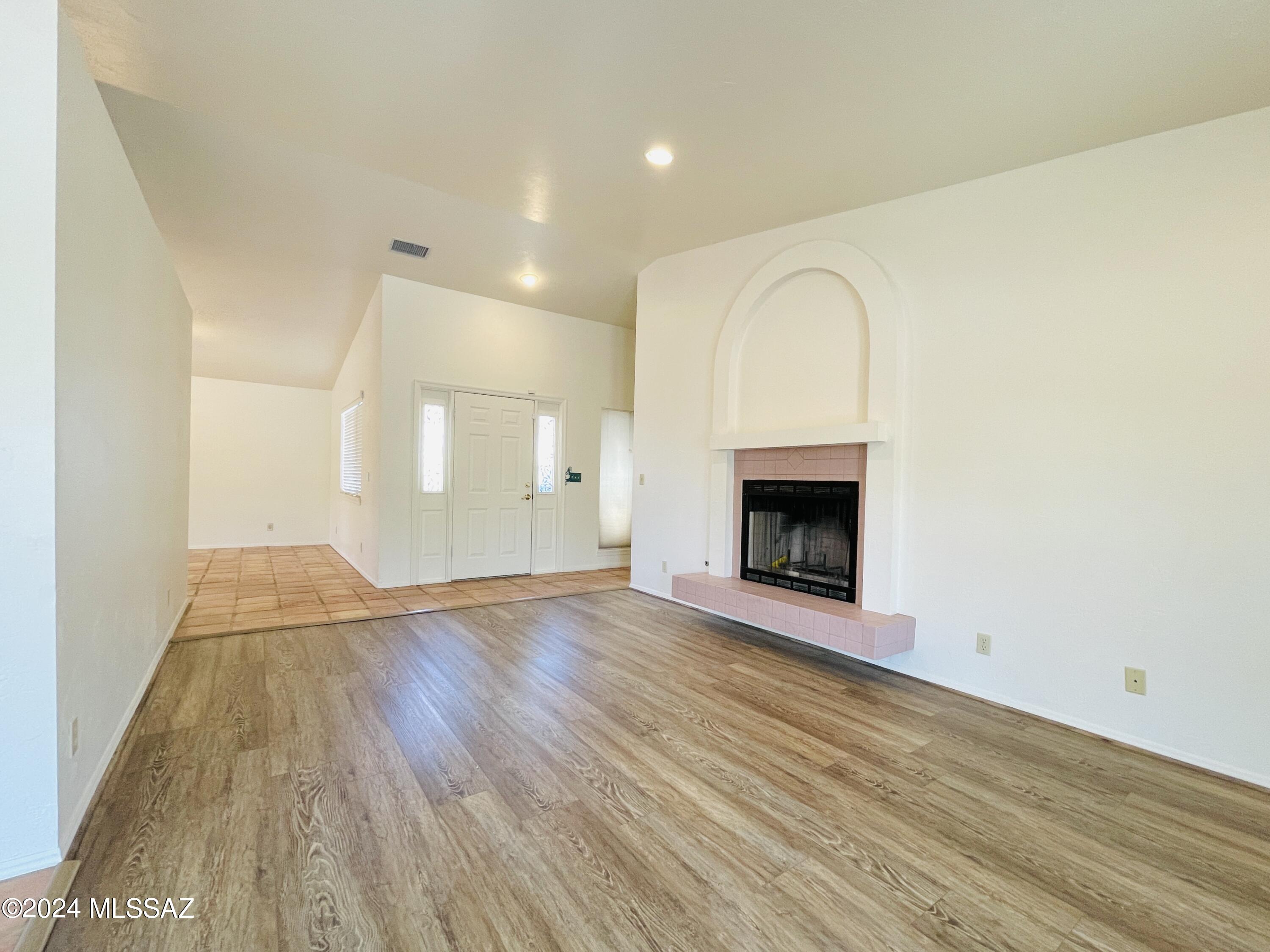 9801 E Prospect Lane