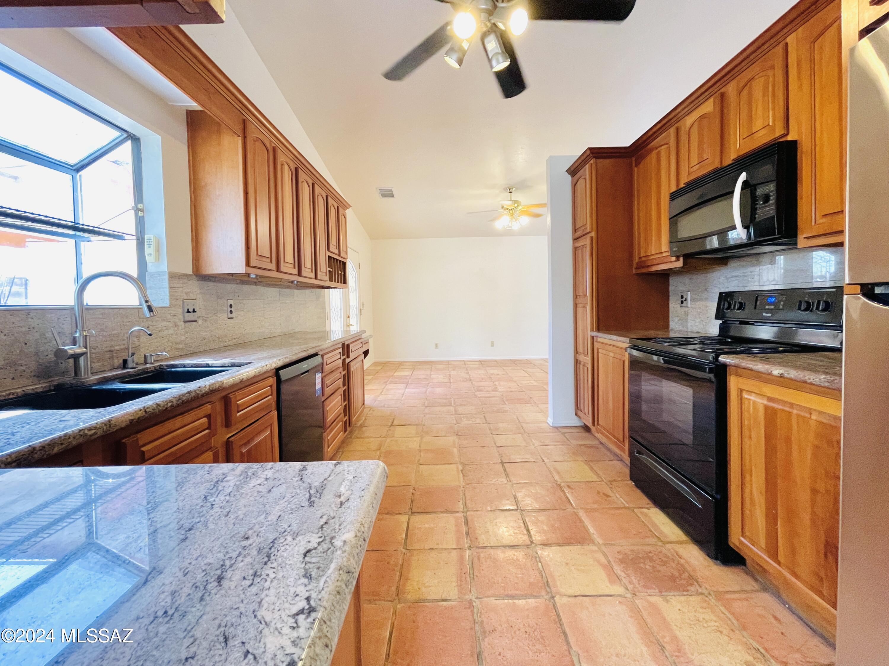 9801 E Prospect Lane