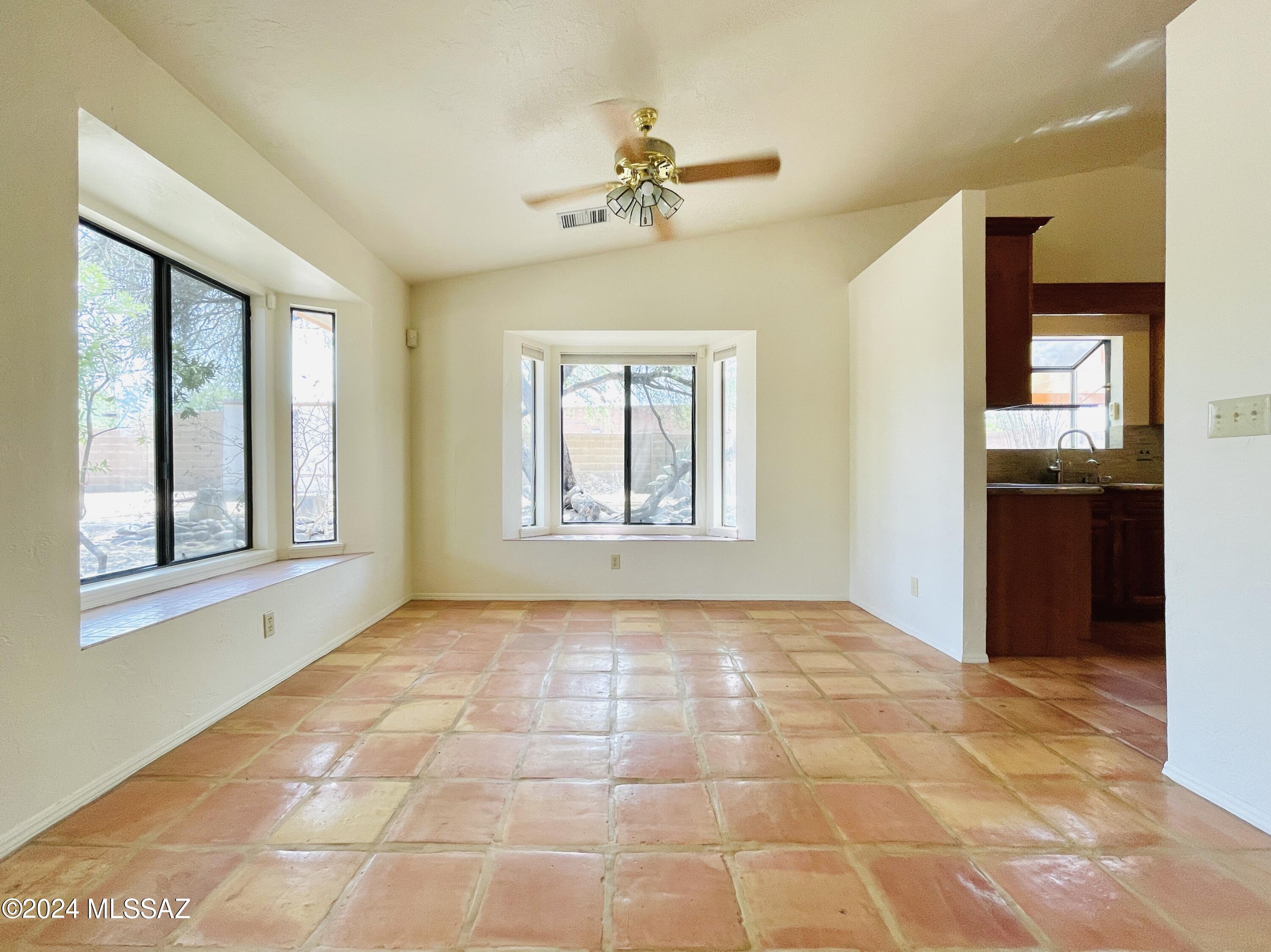 9801 E Prospect Lane