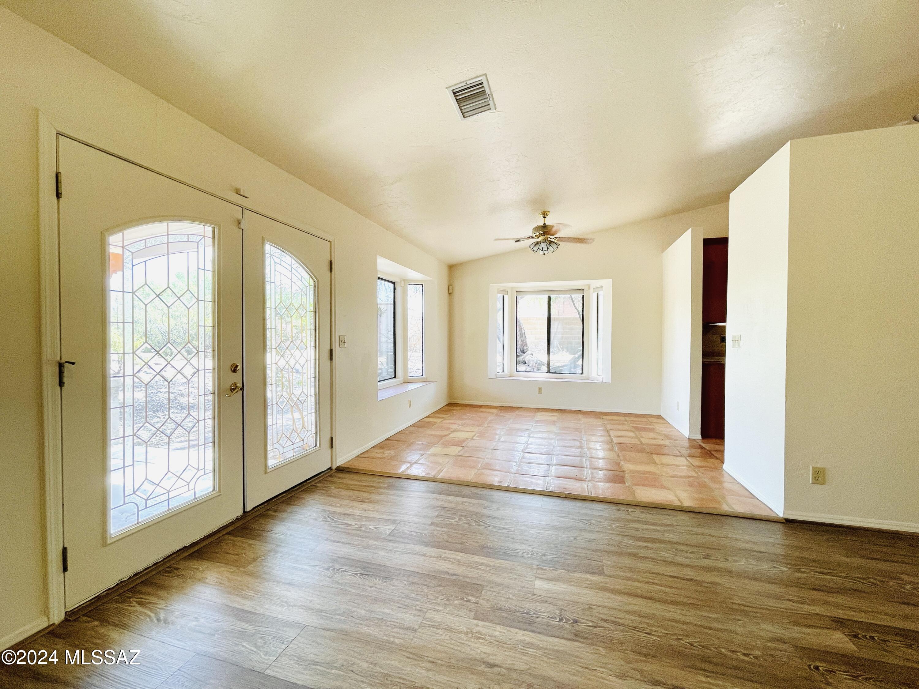 9801 E Prospect Lane