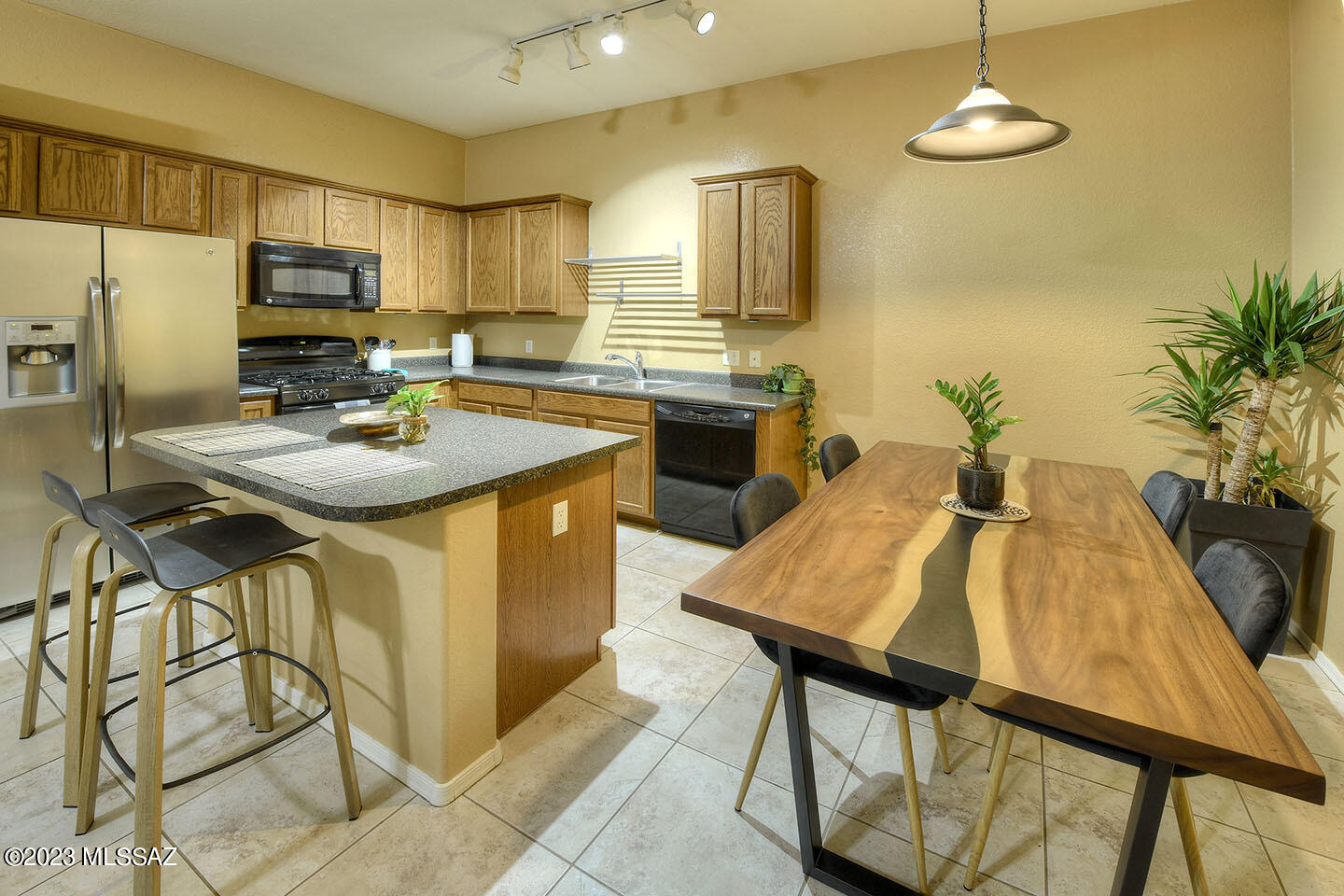Tres Pueblos - Residential