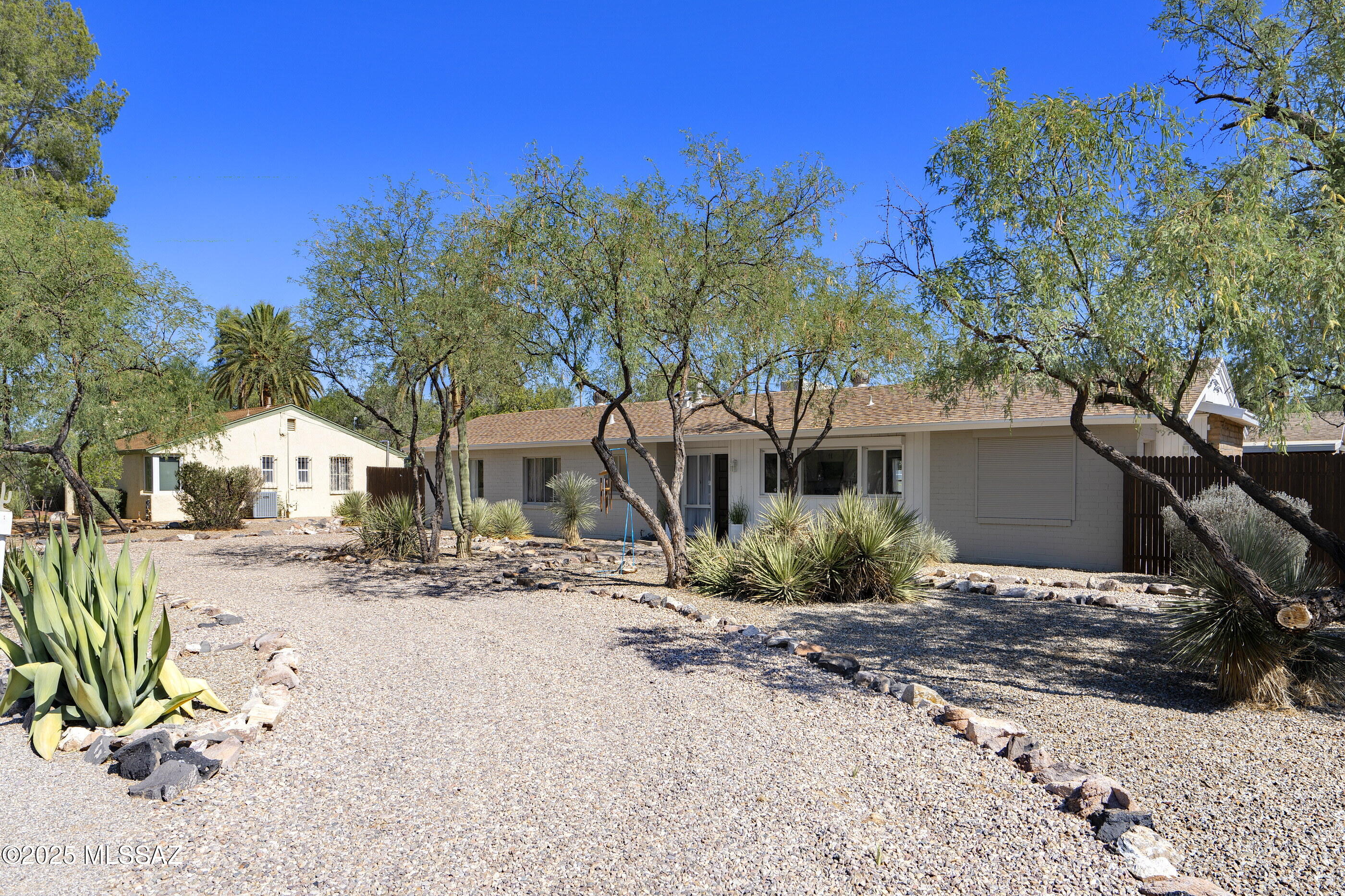 4051 E Calle De Jardin