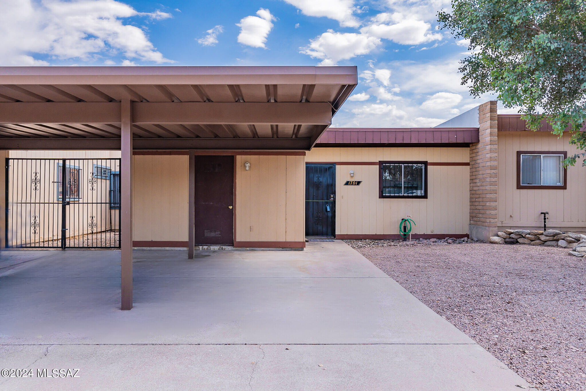 View Tucson, AZ 85713 townhome