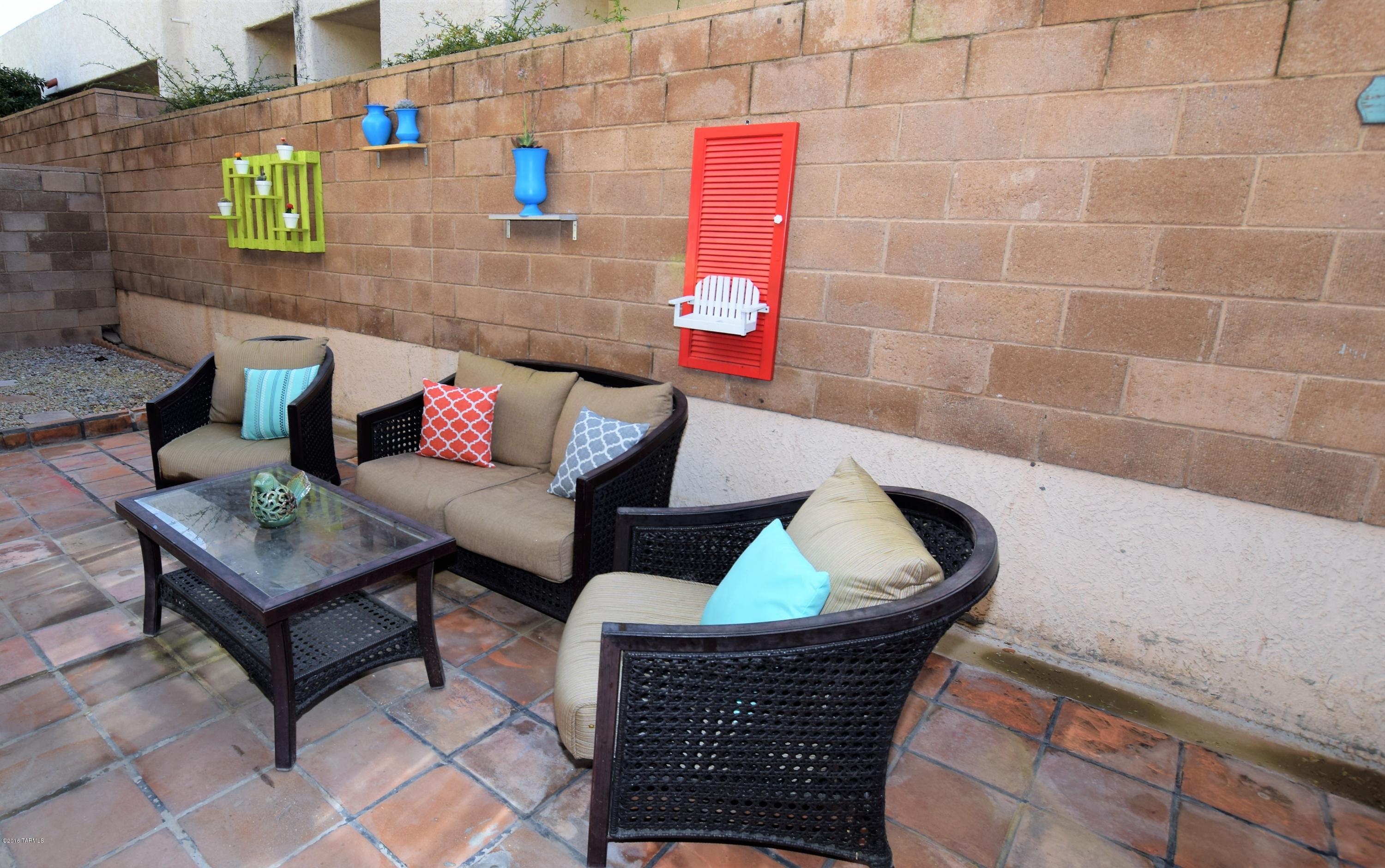 Las Lomitas Townhouses - Residential