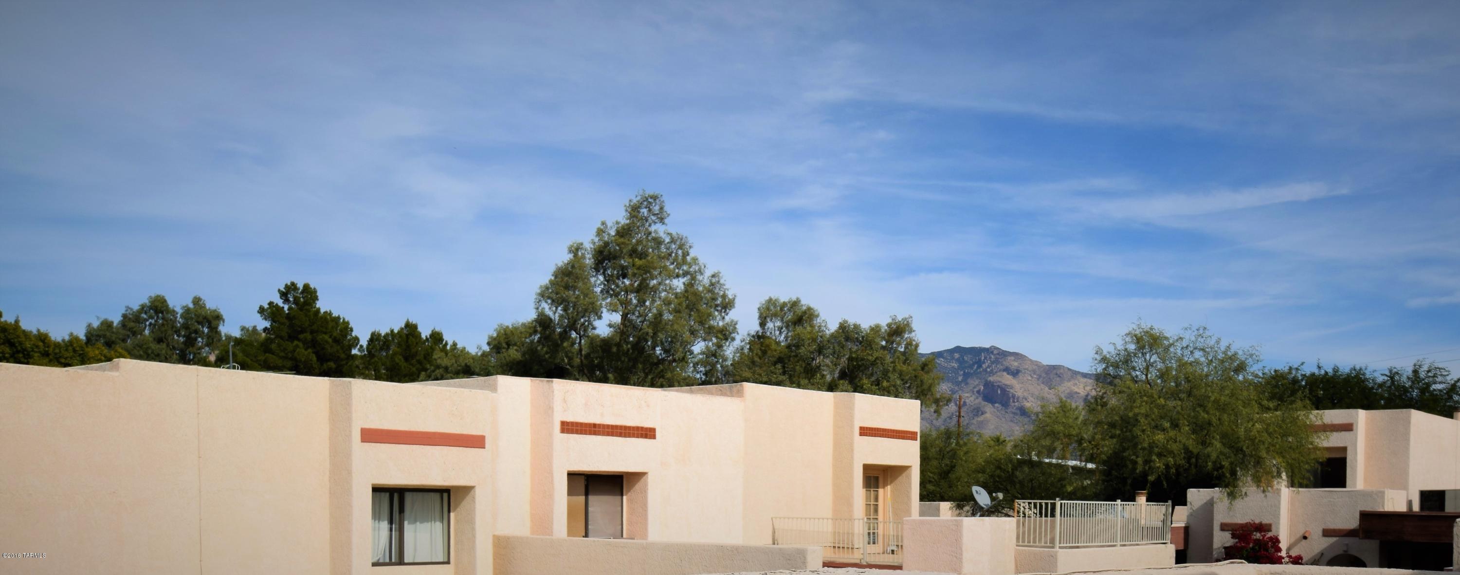Las Lomitas Townhouses - Residential