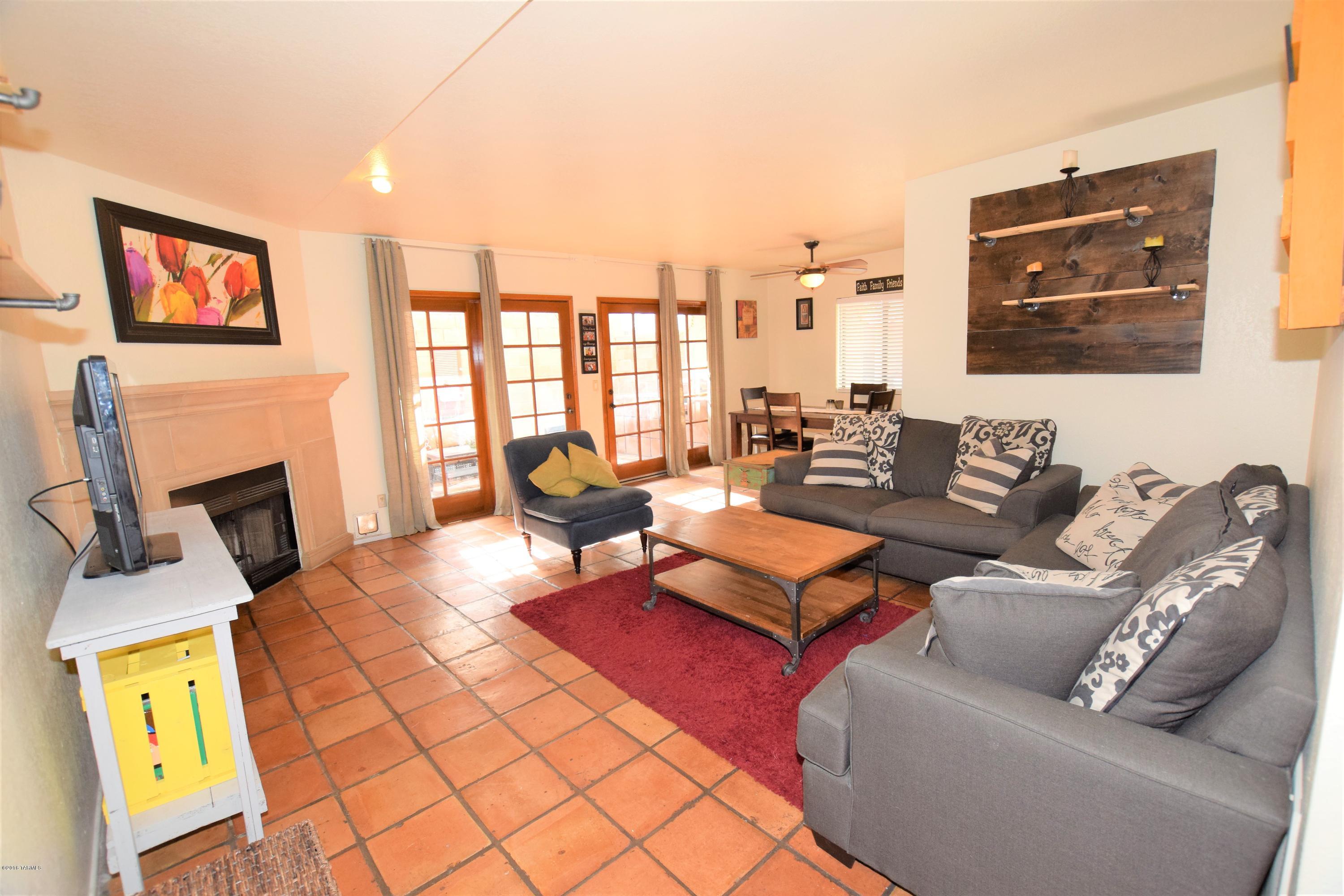 Las Lomitas Townhouses - Residential