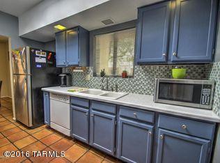 Las Lomitas Townhouses - Residential
