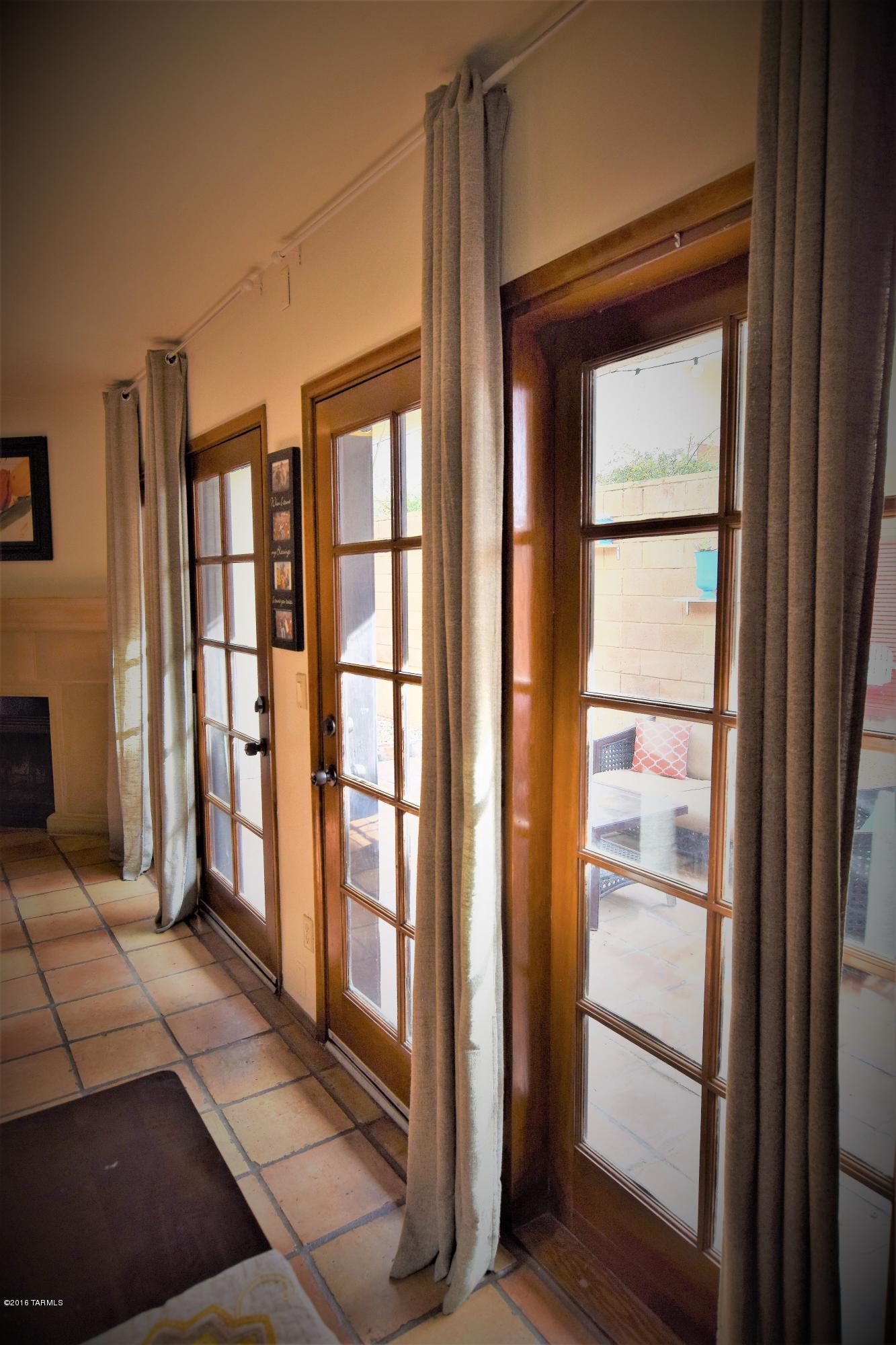 Las Lomitas Townhouses - Residential