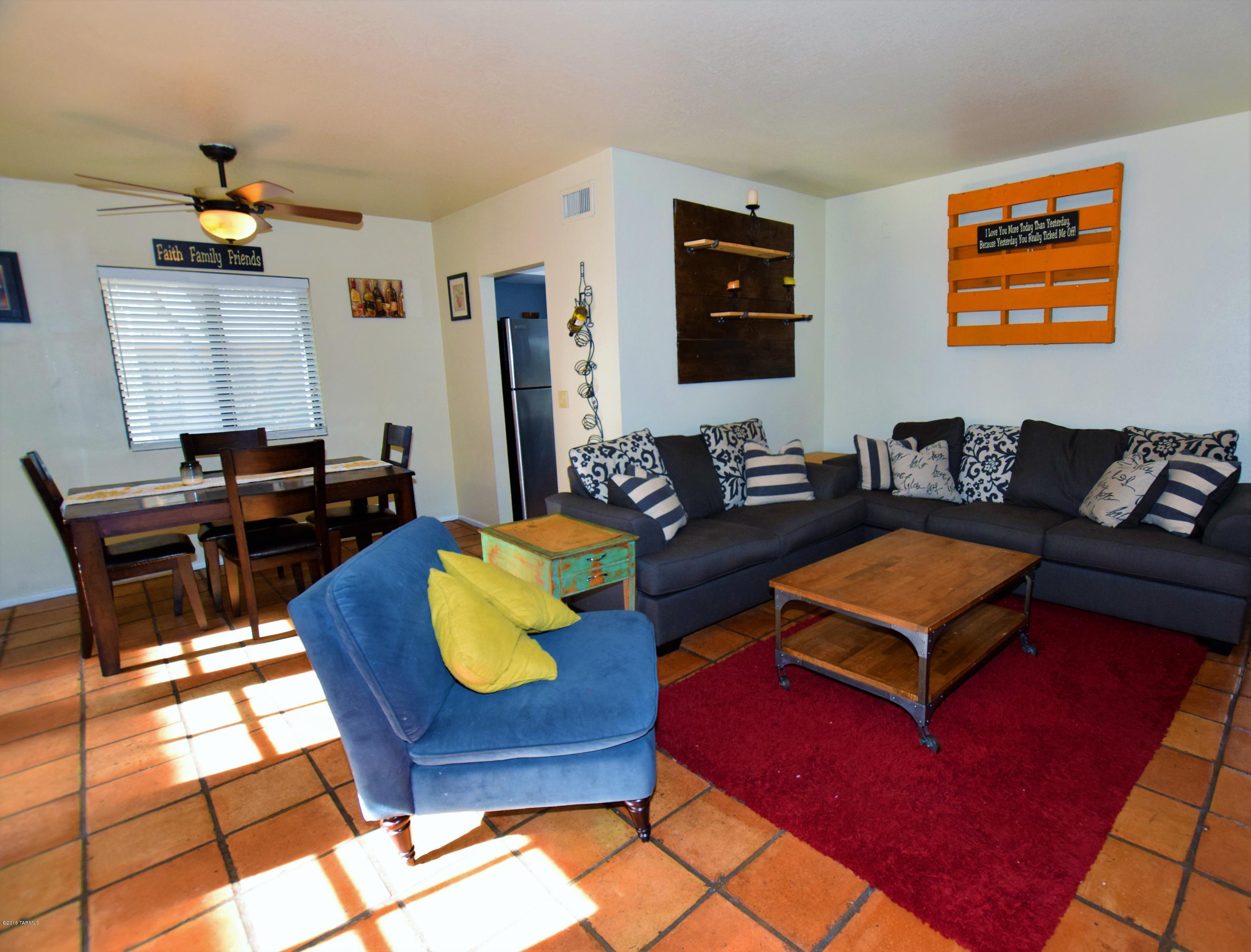 Las Lomitas Townhouses - Residential
