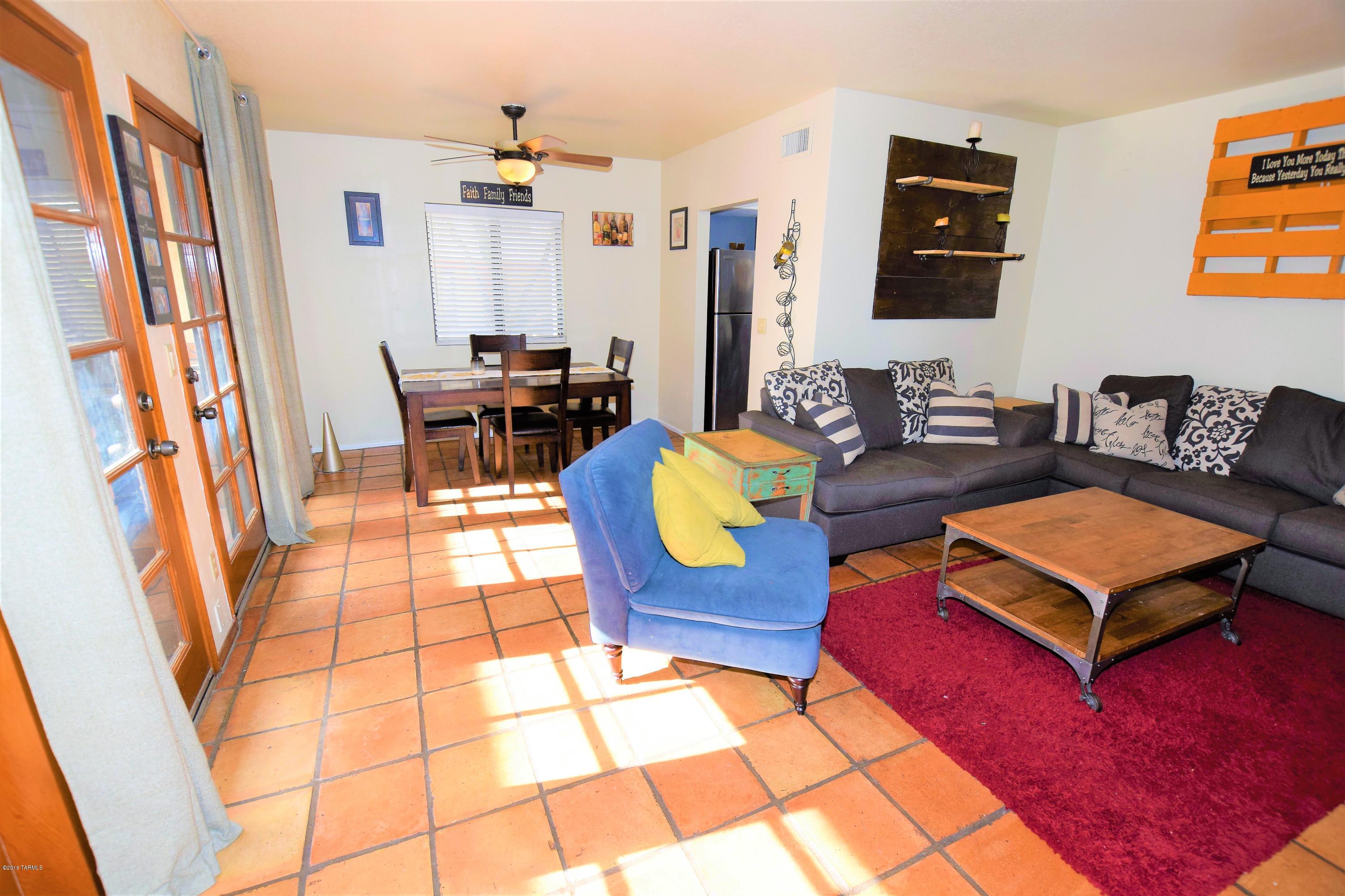 Las Lomitas Townhouses - Residential