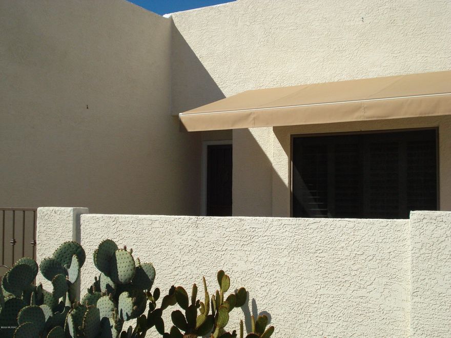 Lovely very well kept 2 br/2 ba move in ready townhome.  Large kitchen with an open floor plan and stainless steel appliances.  Very nice tile floors throughout.  A huge master bedroom with plenty of room for a large desk or workout equipment.  Age restricted  gated community.