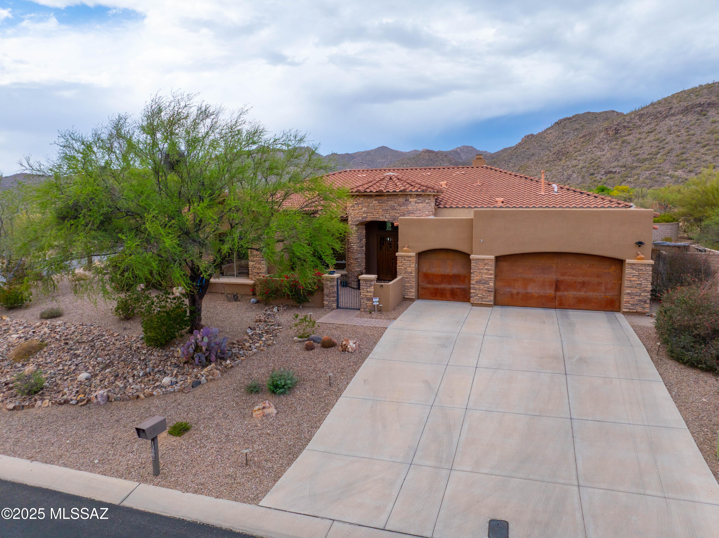 Dos Lagos at Dove Mountain (1-91) - Residential