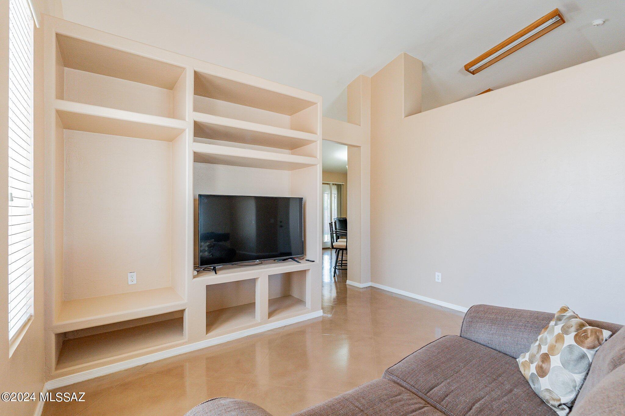Las Lindas(1-76) - Residential