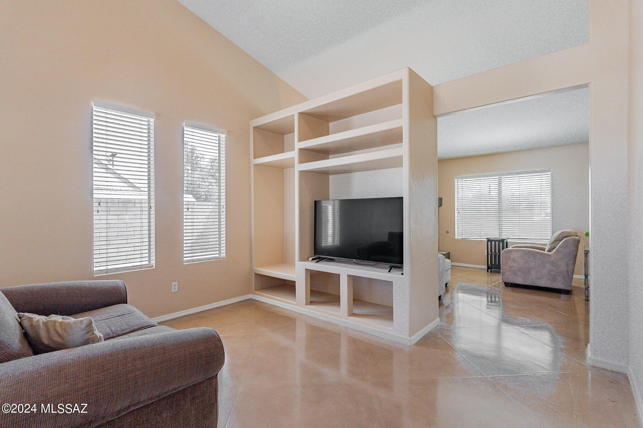 Las Lindas(1-76) - Residential