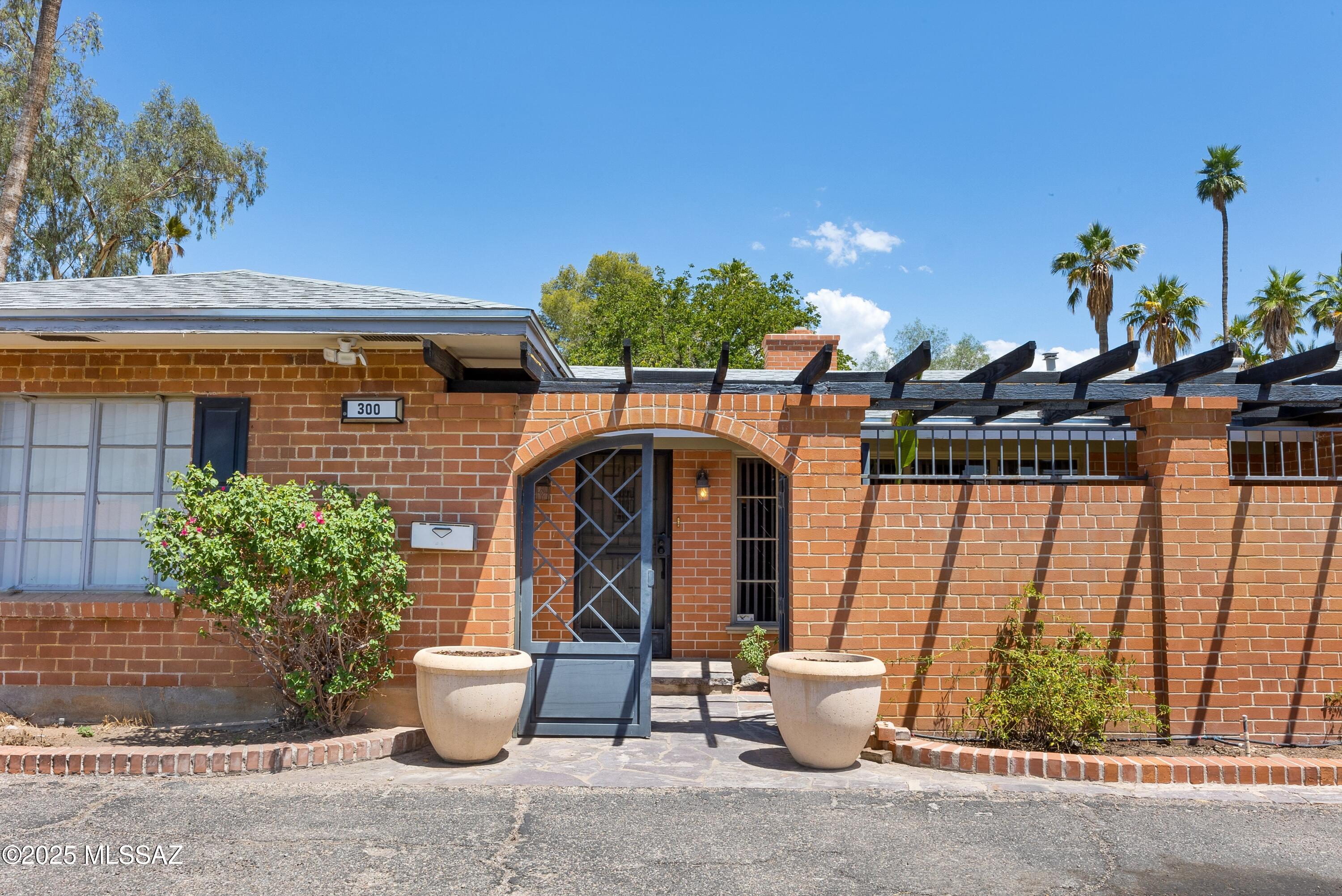 300 N Country Club Road