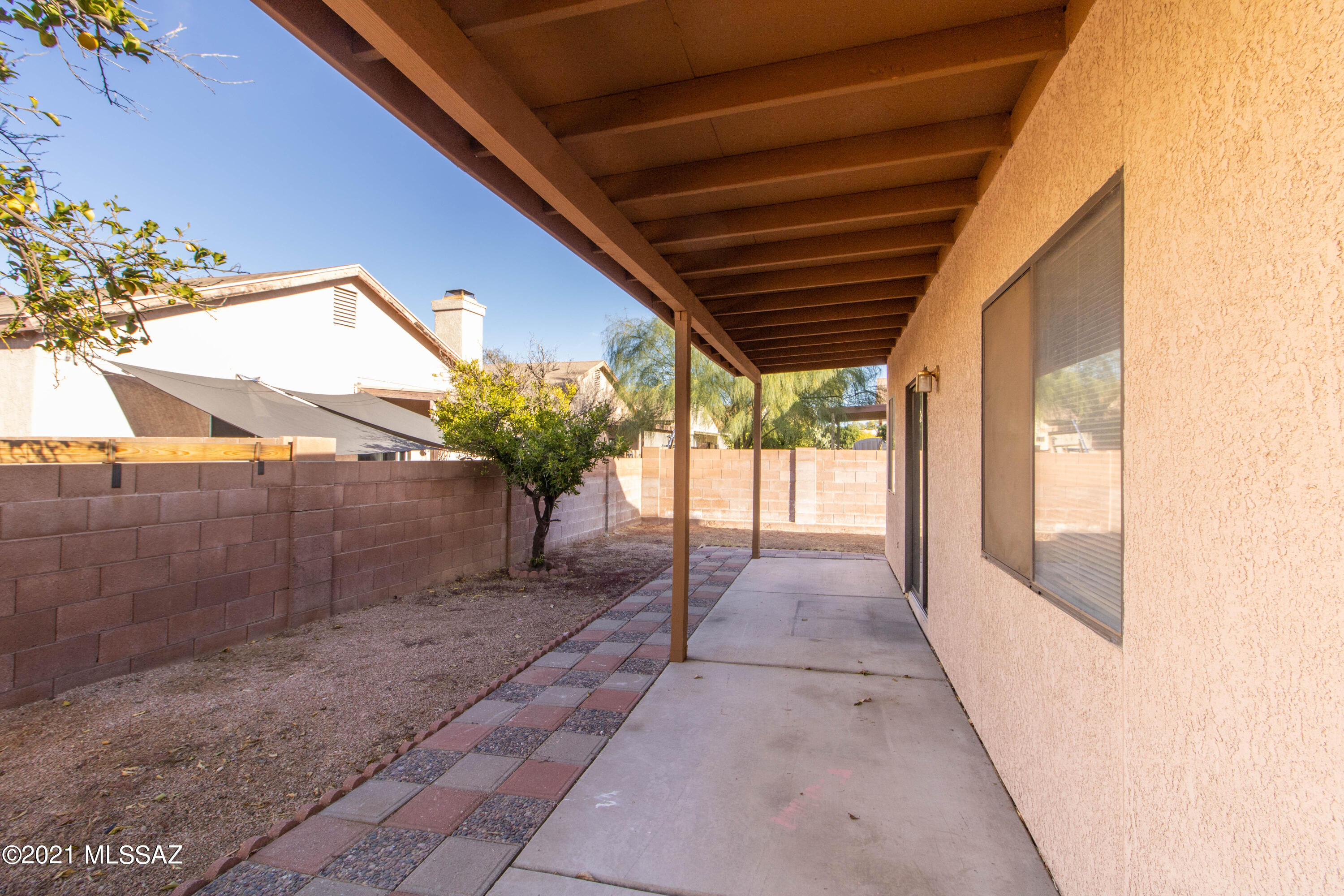 Hacienda Del Oro (1-879) - Residential Lease
