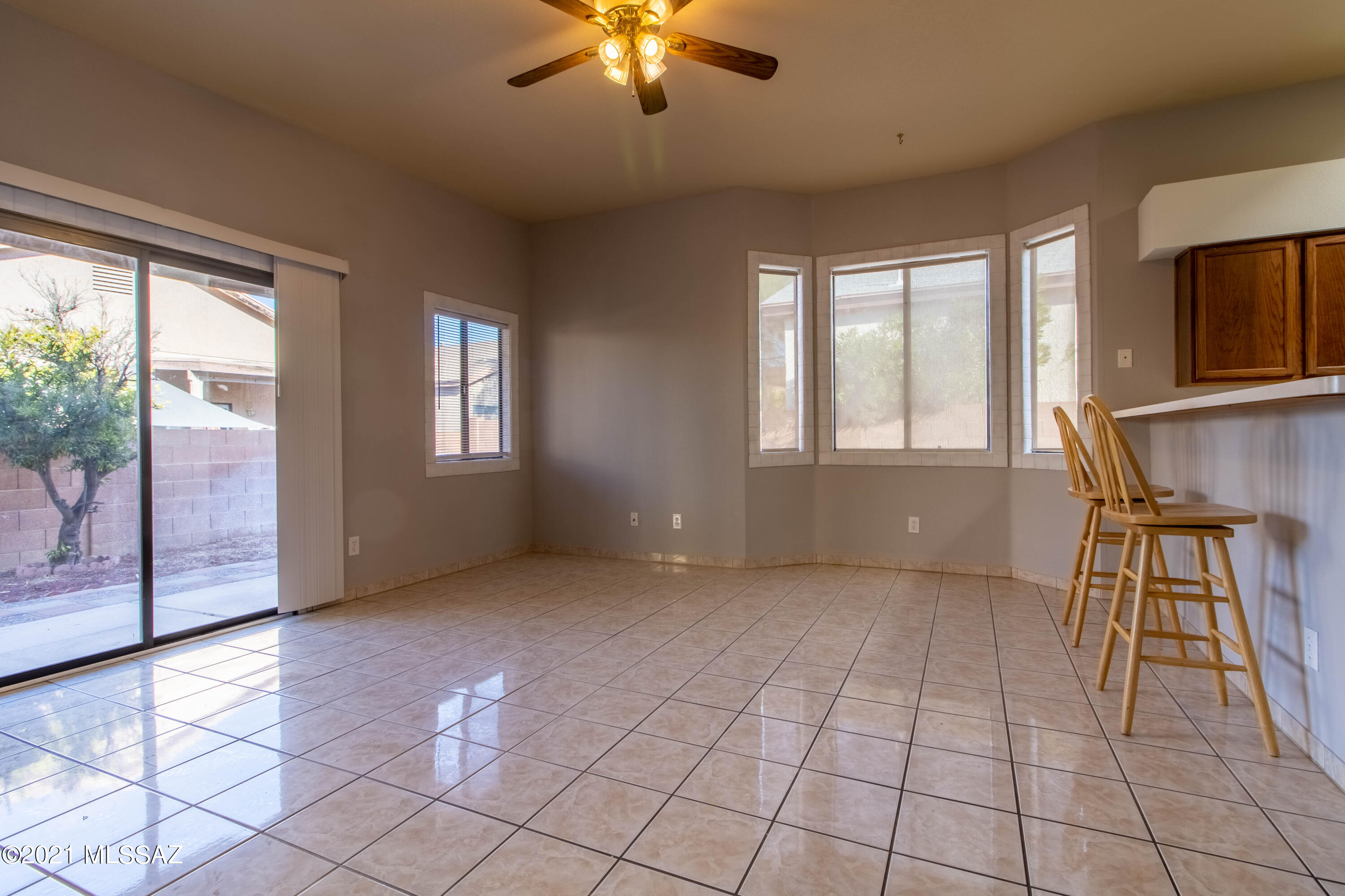 Hacienda Del Oro (1-879) - Residential Lease