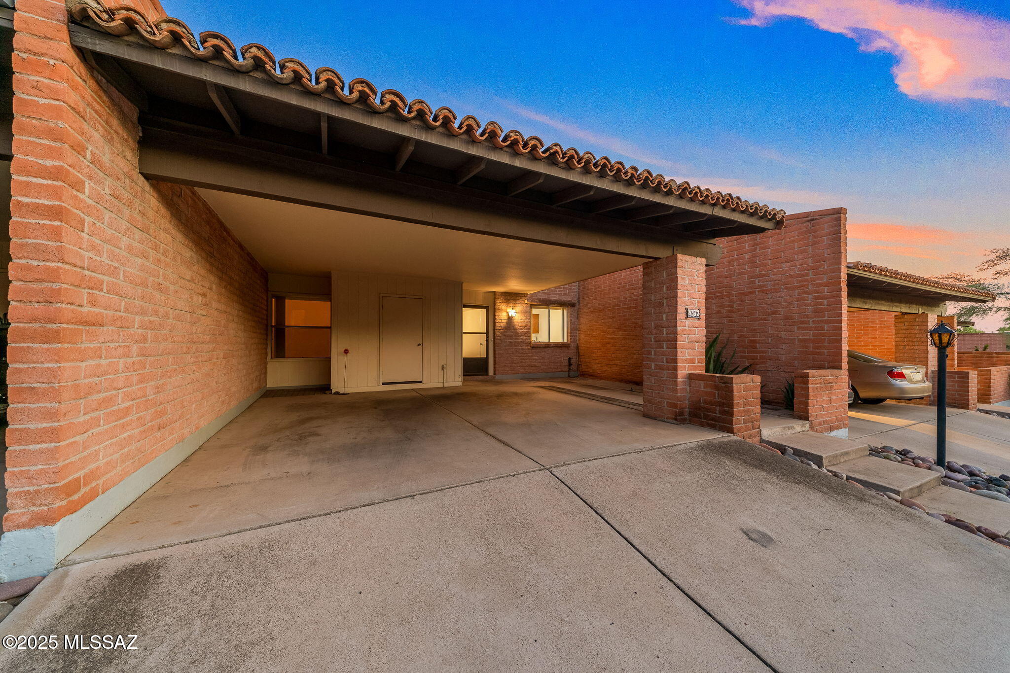 5542 N Camino Arenosa