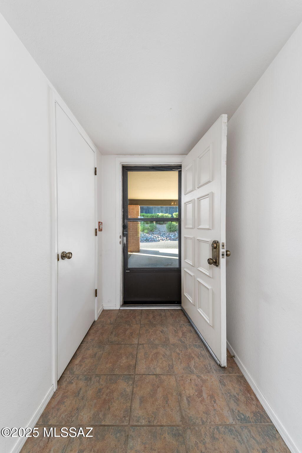 5542 N Camino Arenosa