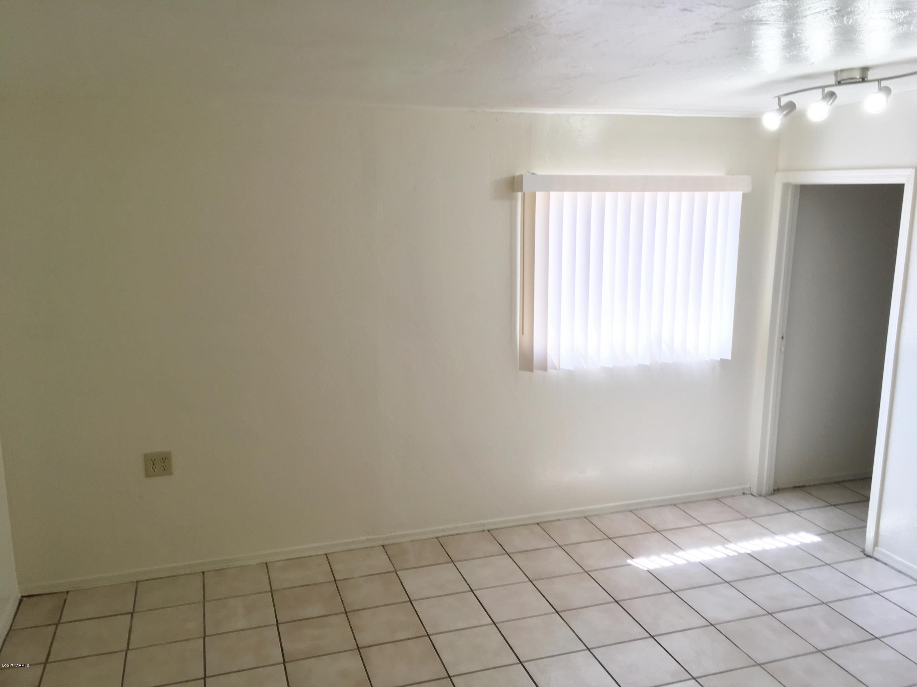 Dos Palmas (1-16) - Residential