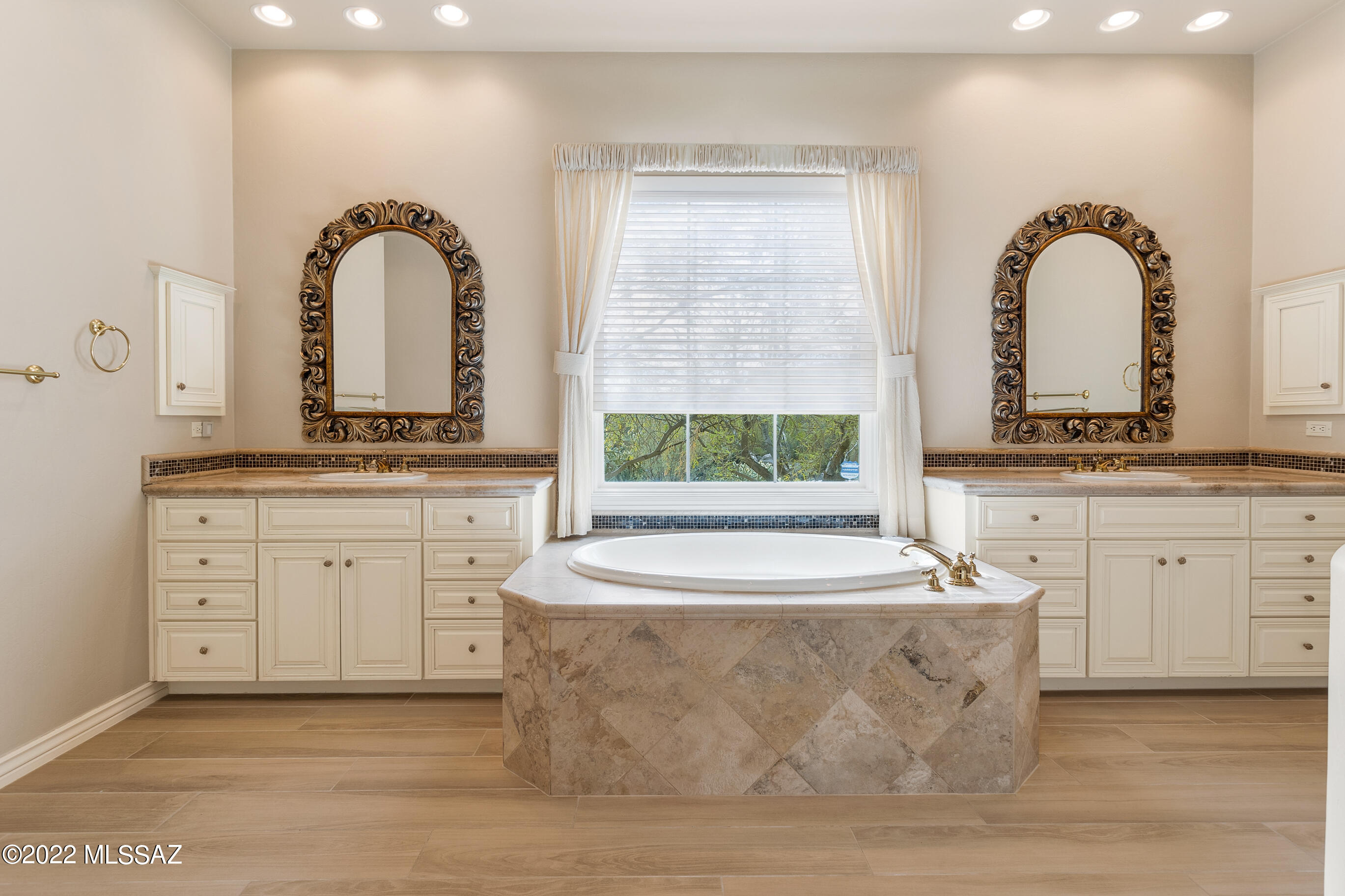 Honey Bee Ridge(The Estates At) - Residential