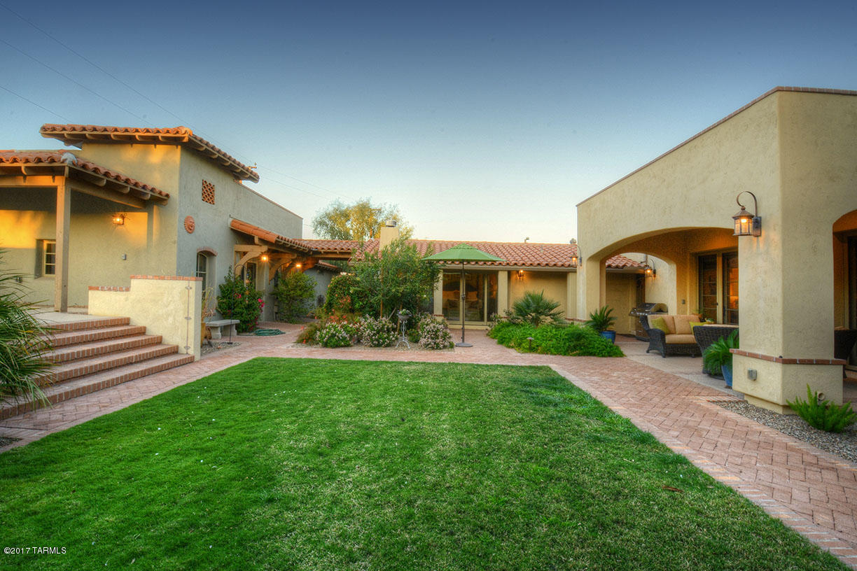 University Manor - Residential