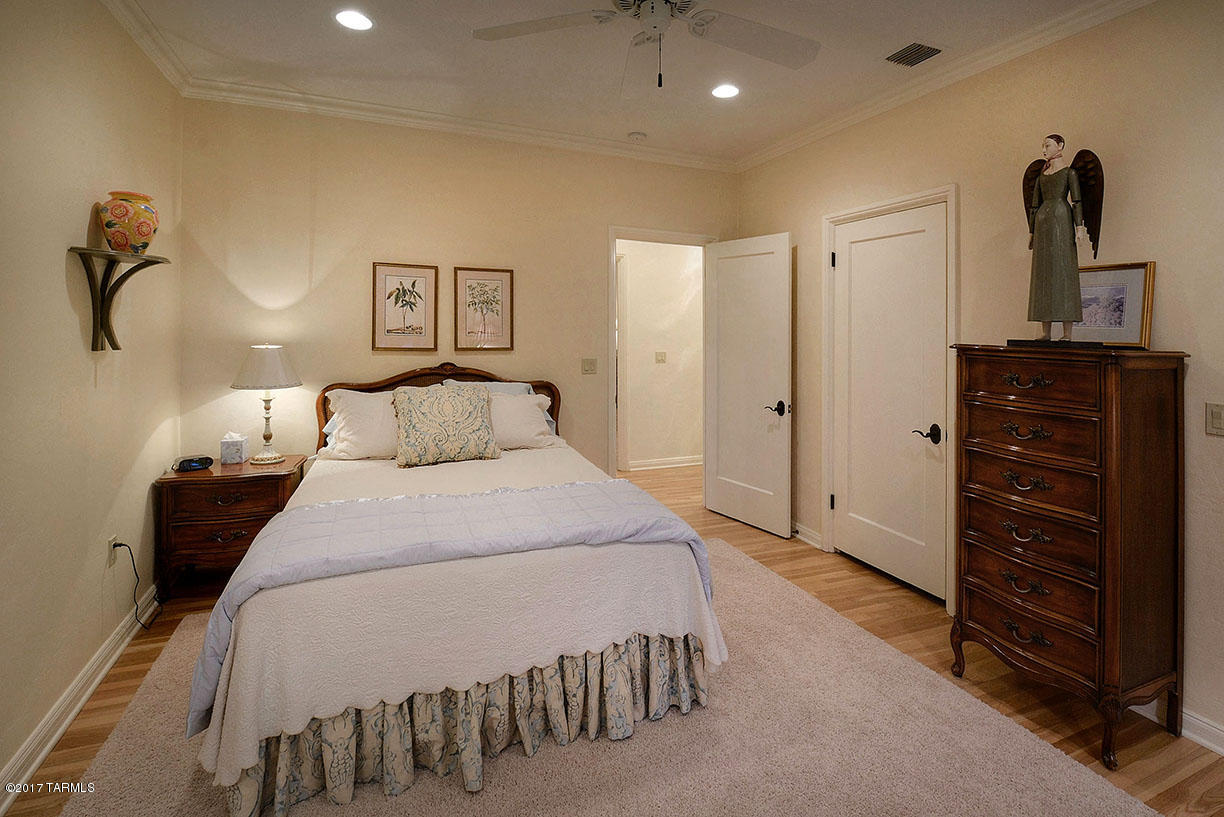 University Manor - Residential