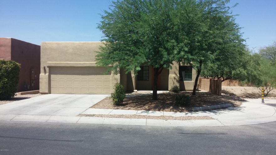 Welcome home! Do not miss this great Pepper Viner home built just a few years ago. A great central location 10 minutes from malls, parks, and Sabino Canyon. High ceilings, decorative archways,a huge closet in the master, and a great gated community make this home the one for you. This rental does not allow pets.