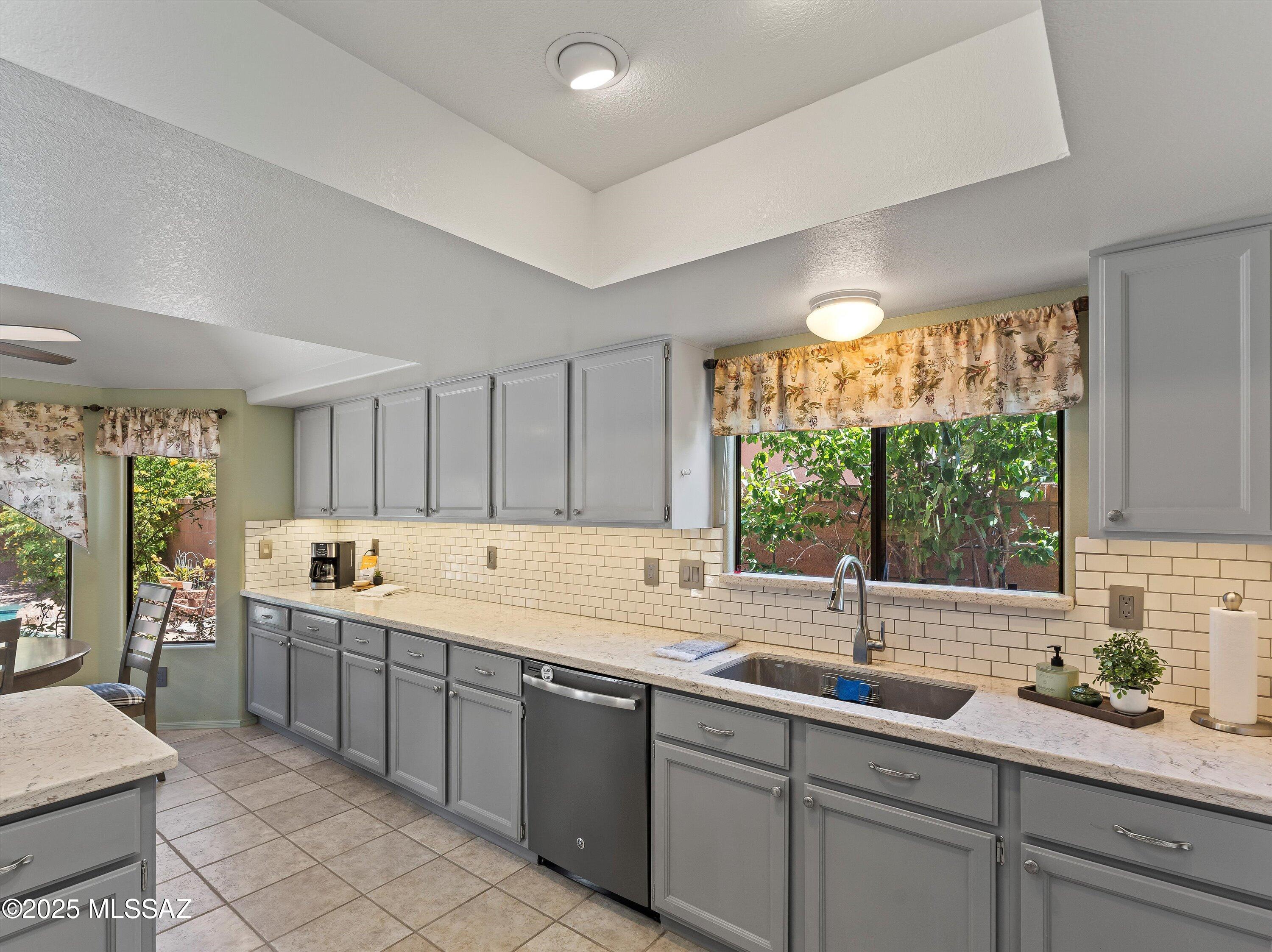 10242 N Oak Knoll Lane