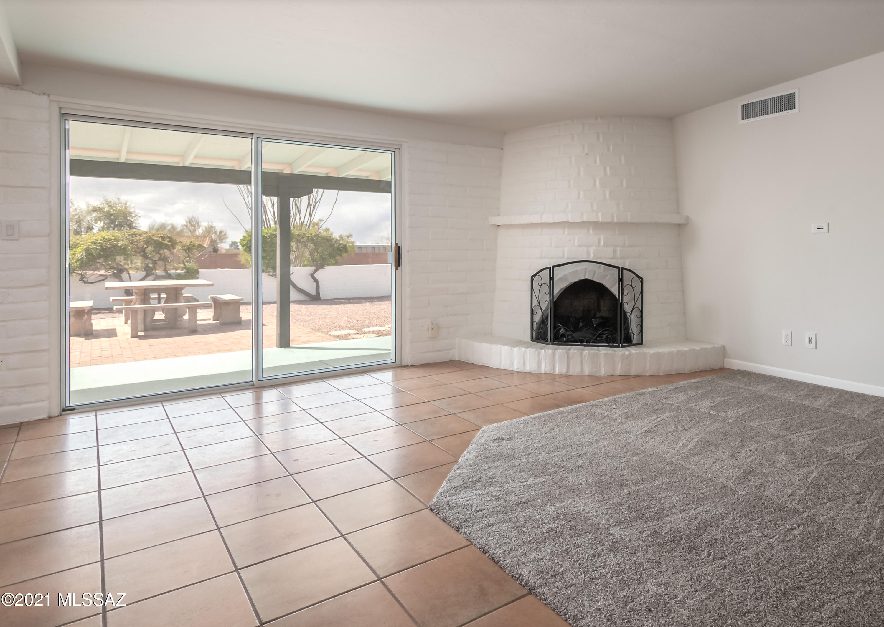 La Cholla Airpark - Residential