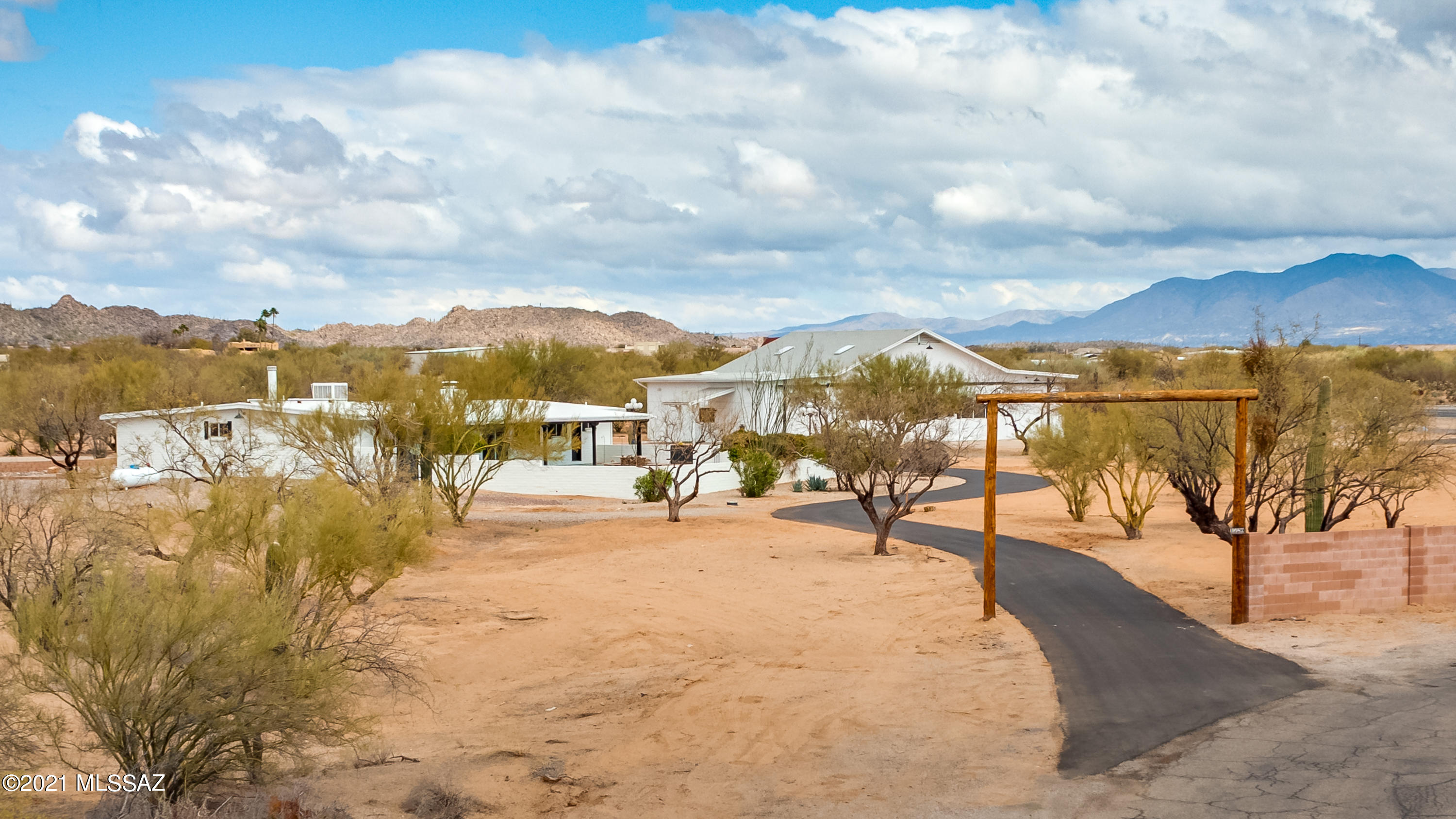 La Cholla Airpark - Residential