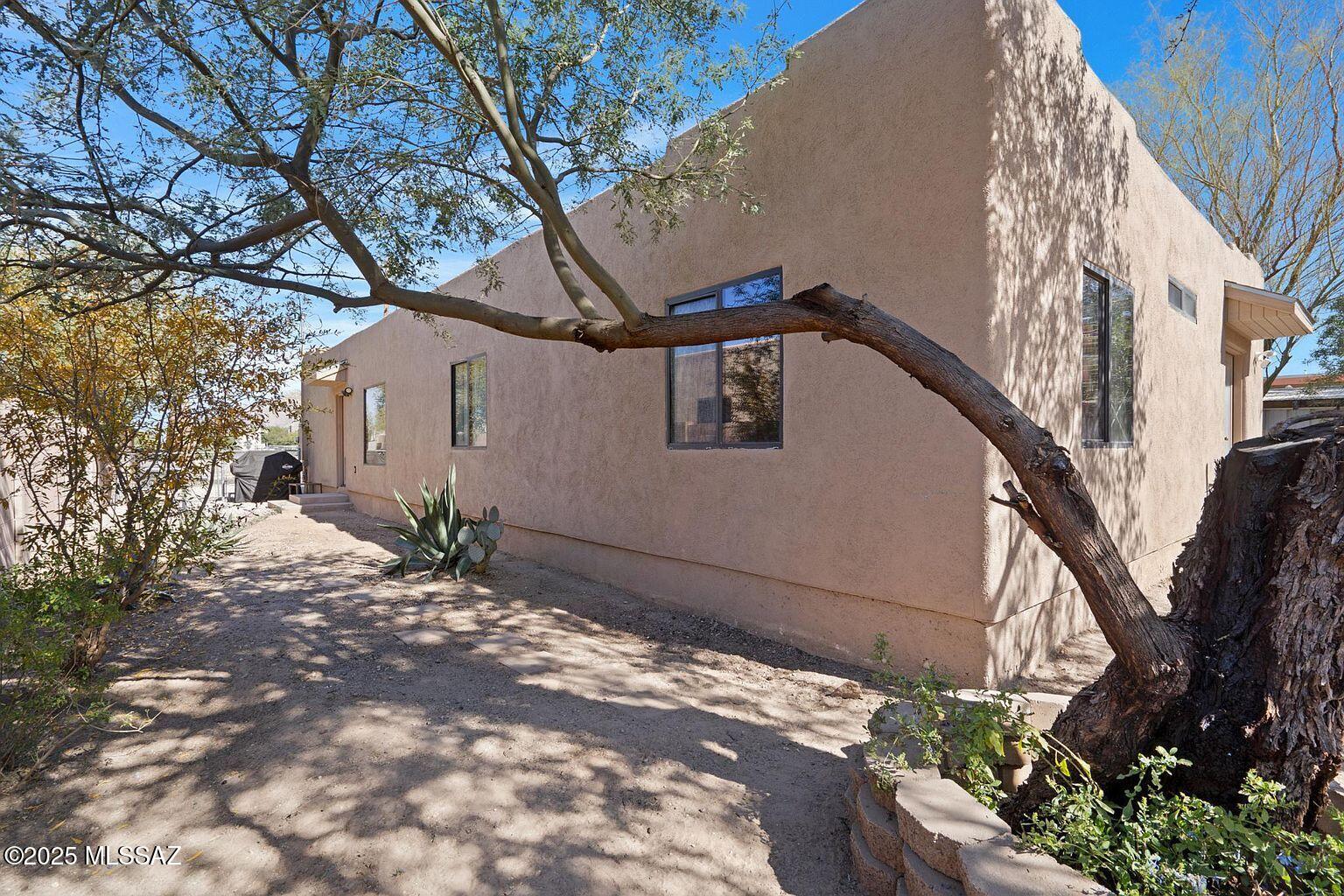 834 E Limberlost Drive