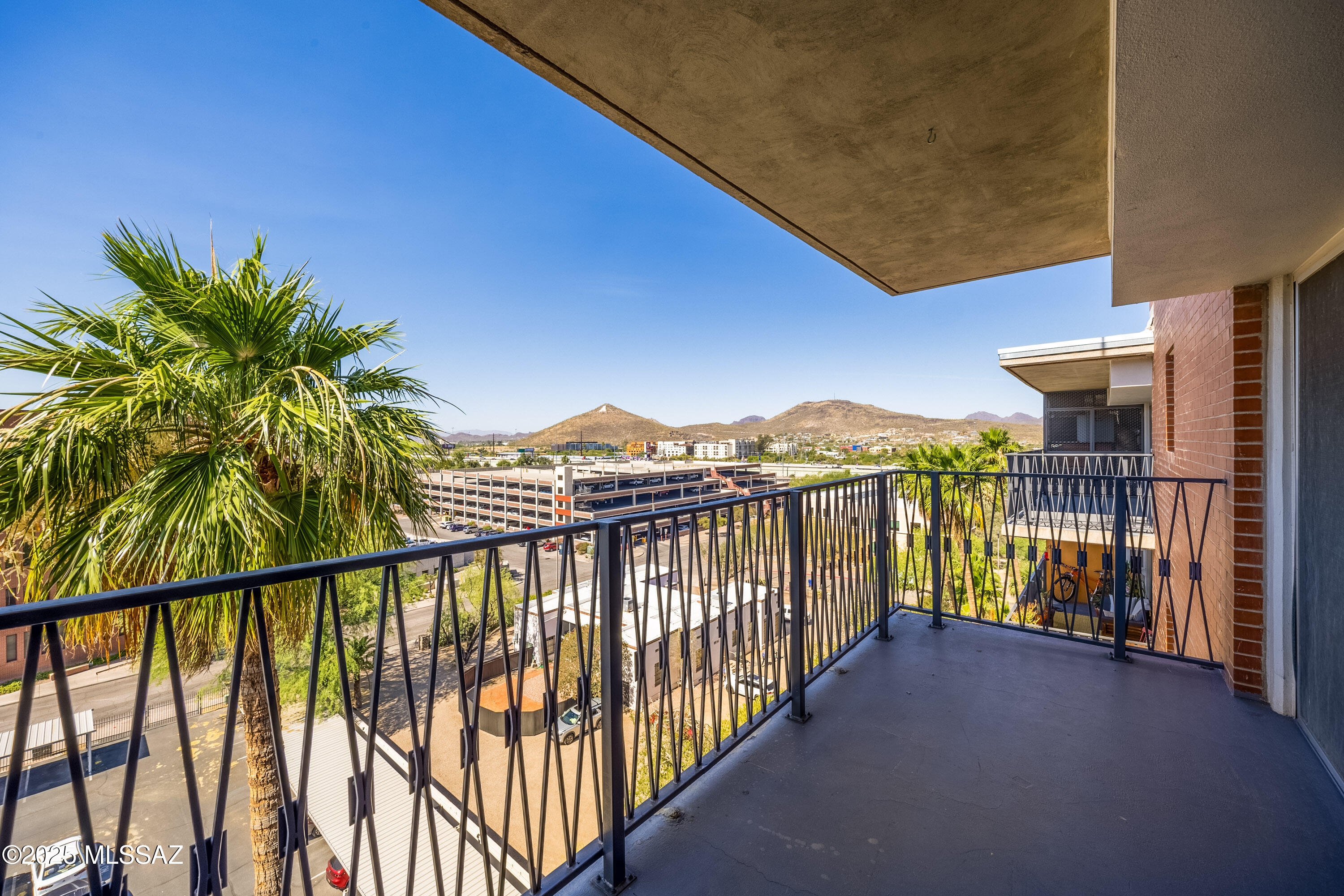 425 W Paseo Redondo 9J
