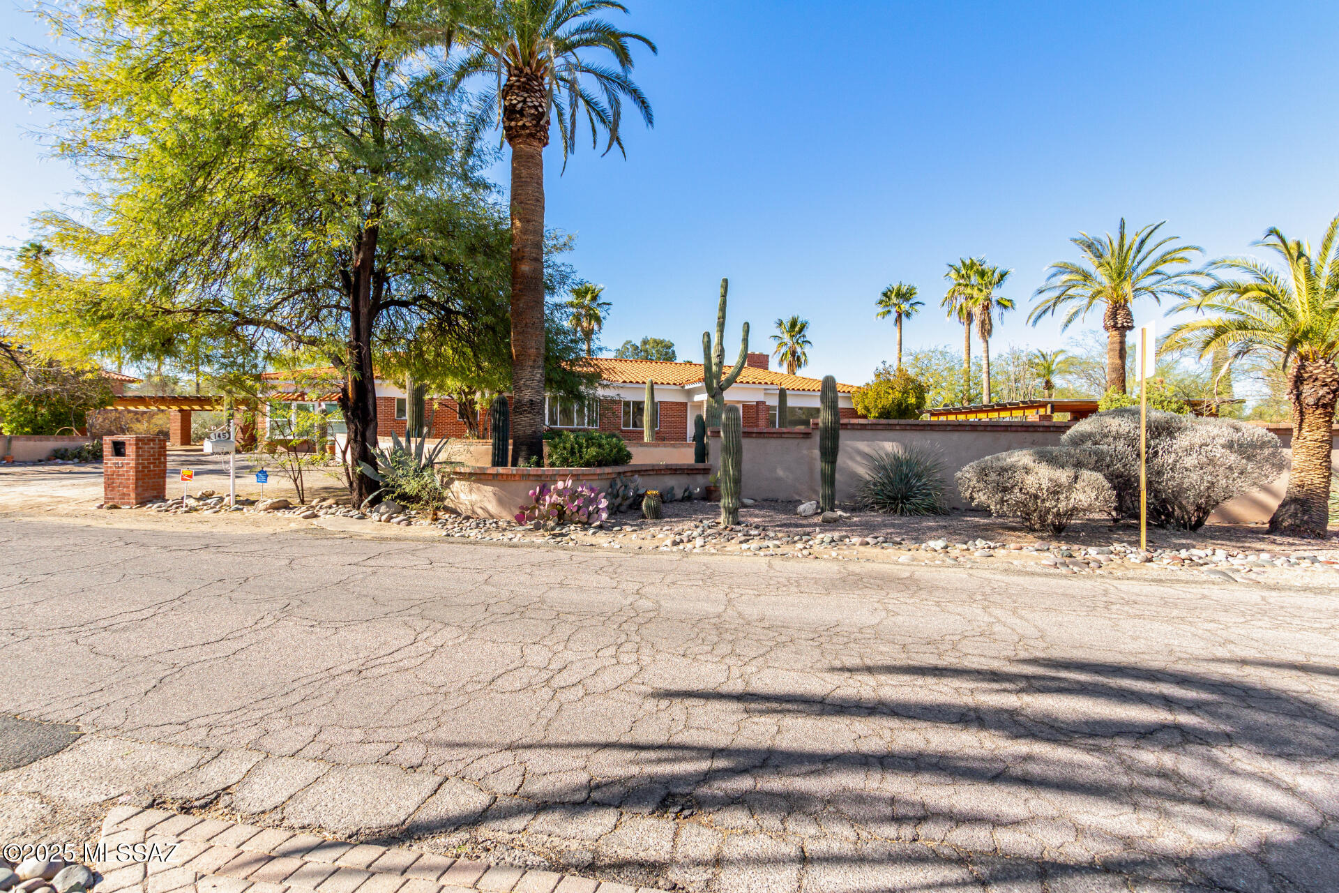 145 N Camino Miramonte