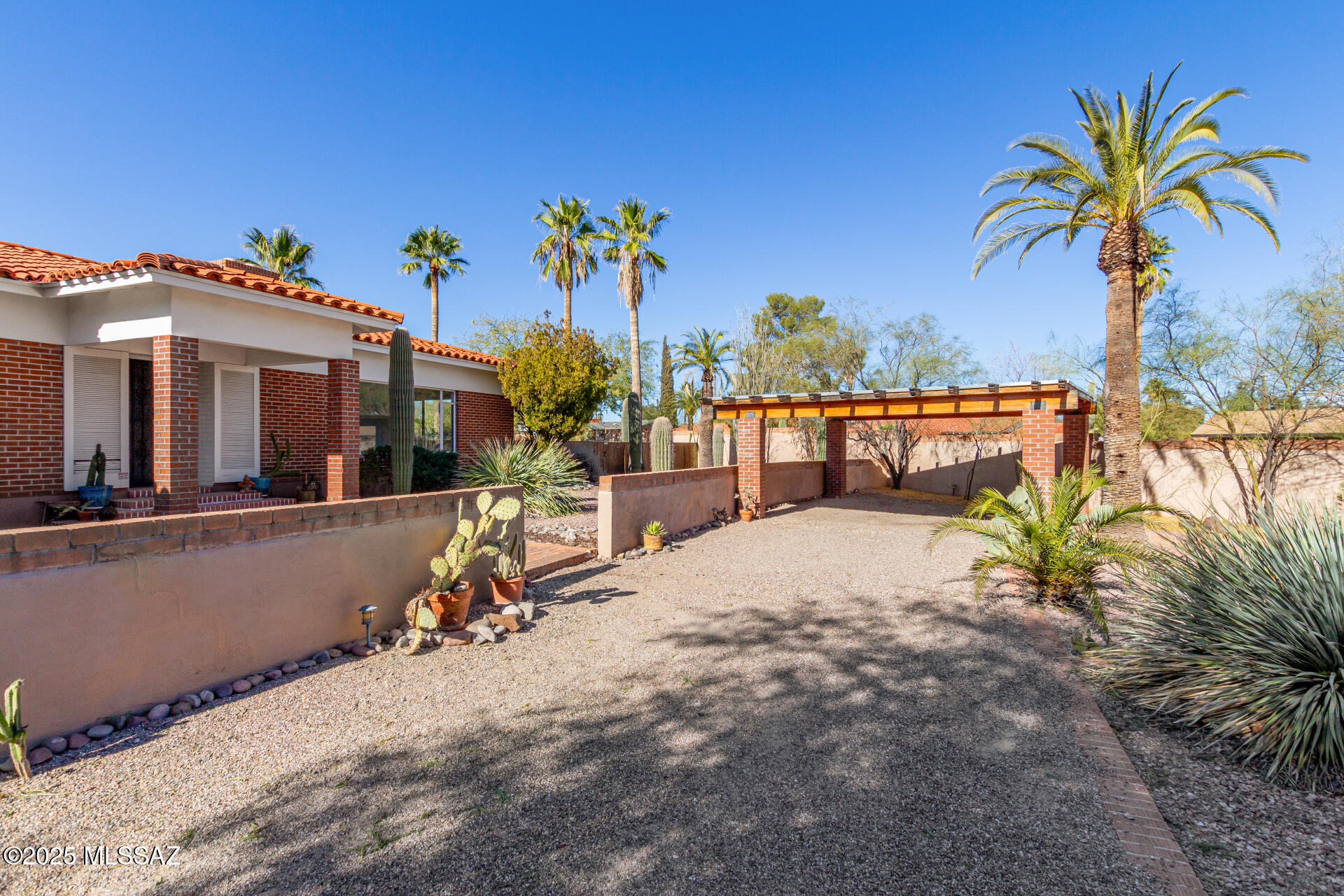 145 N Camino Miramonte