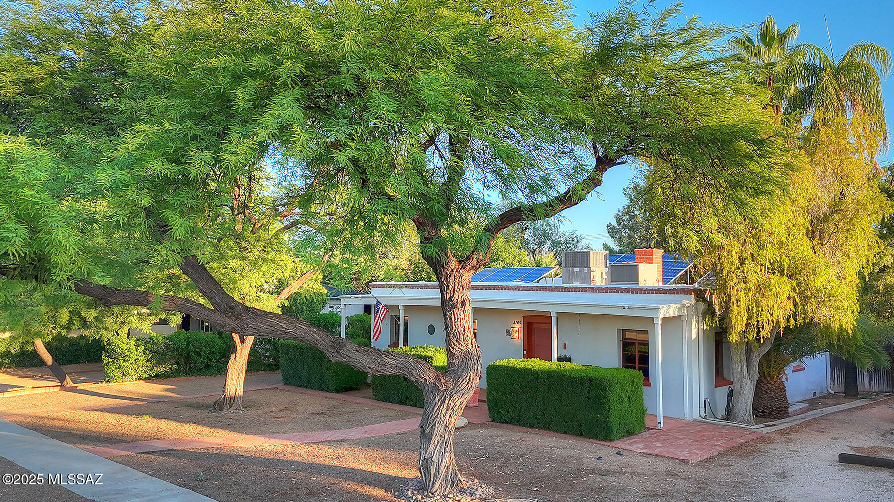 2705 E Mabel Street