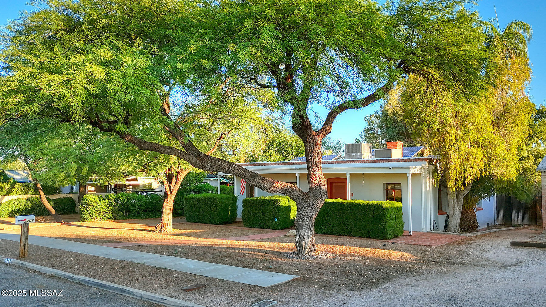 2705 E Mabel Street