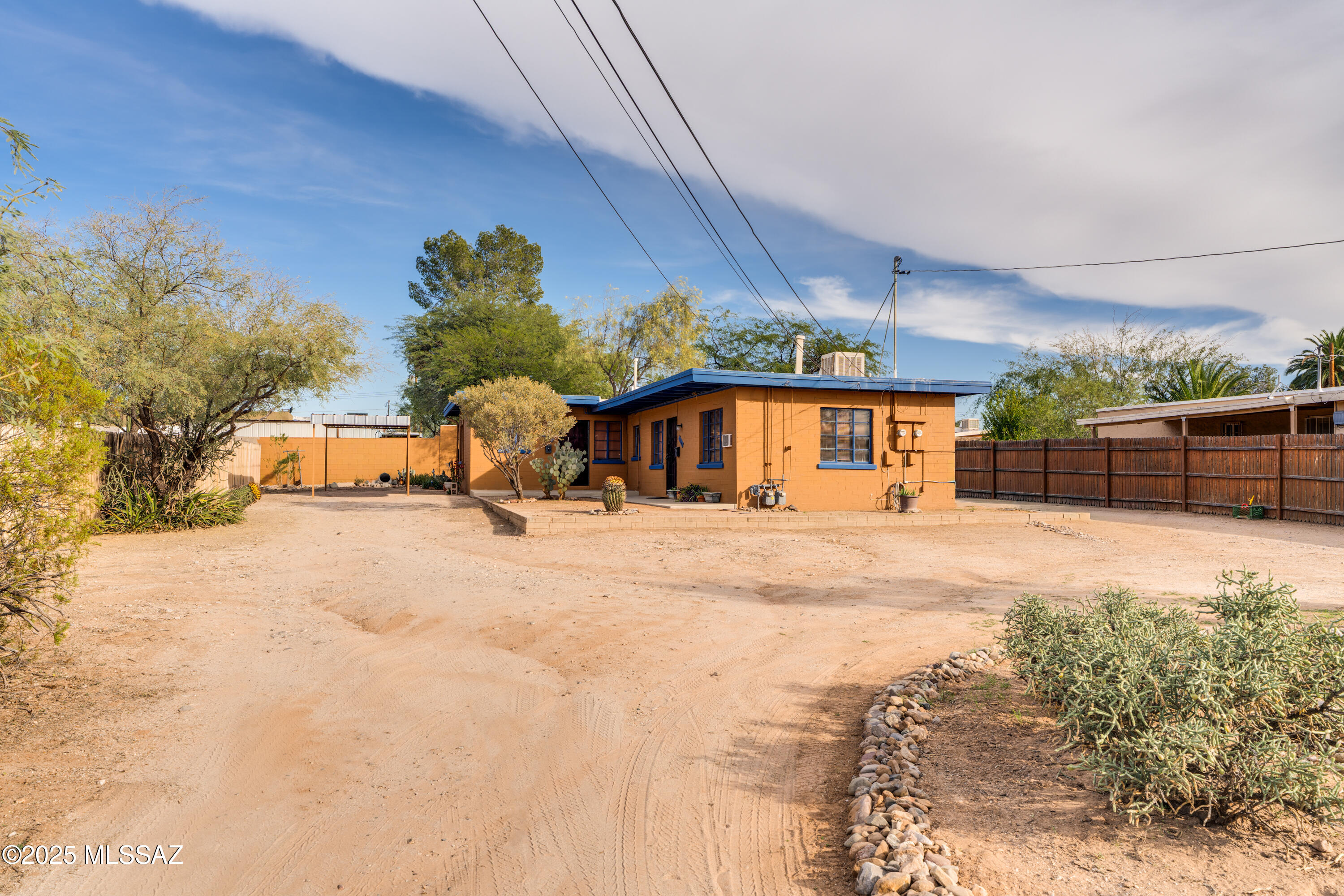 734 - 736 N Jerrie Avenue