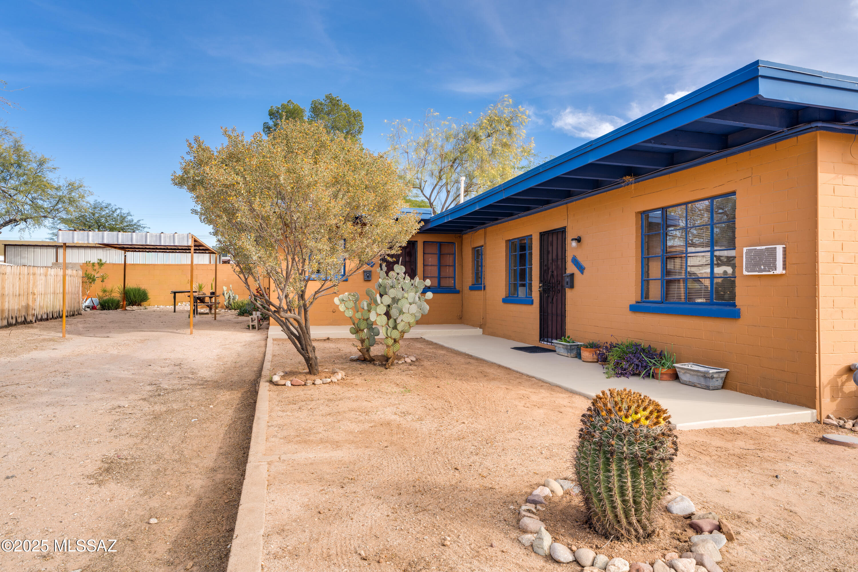 734 - 736 N Jerrie Avenue