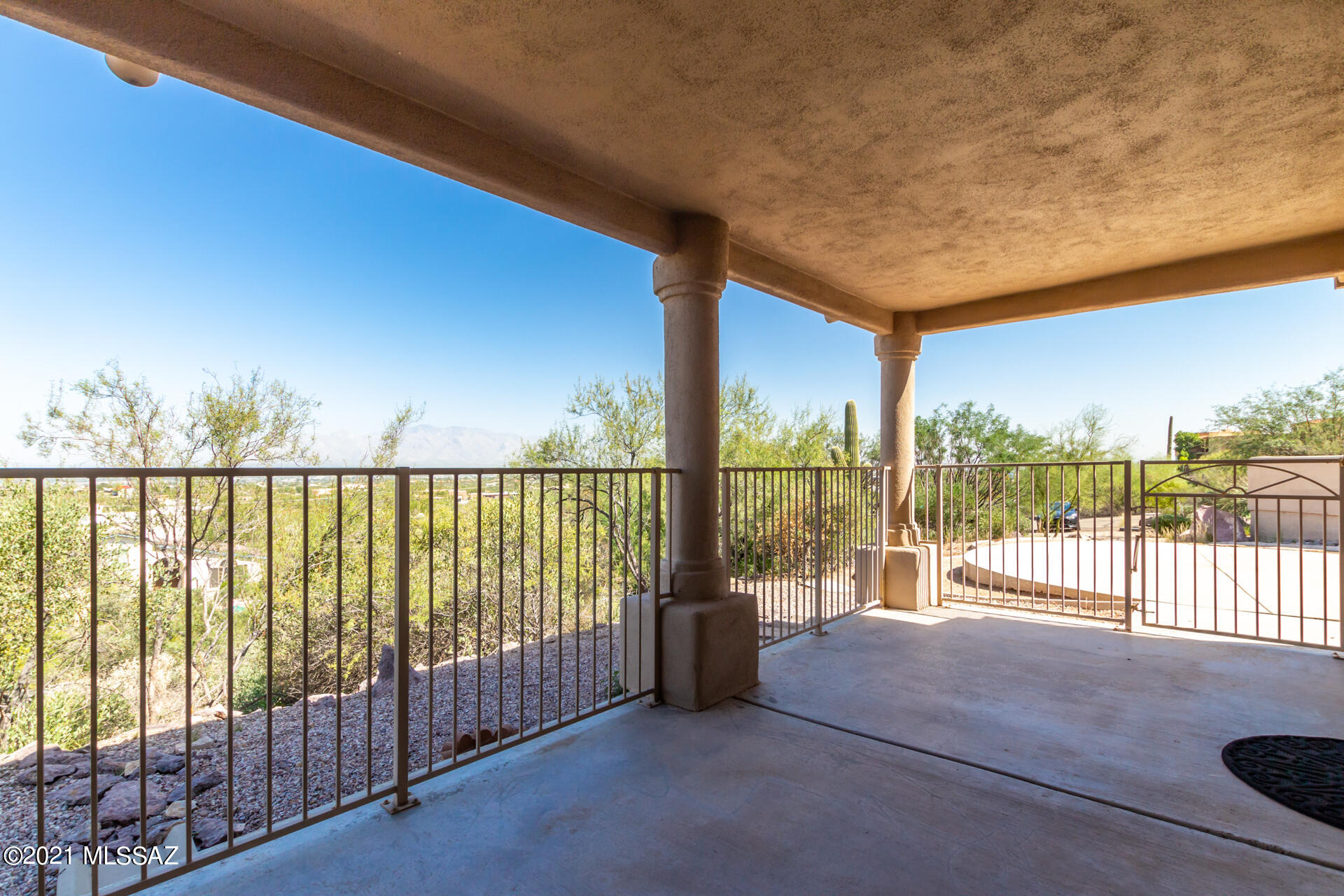 Vista De La Sierra De Dios - Residential