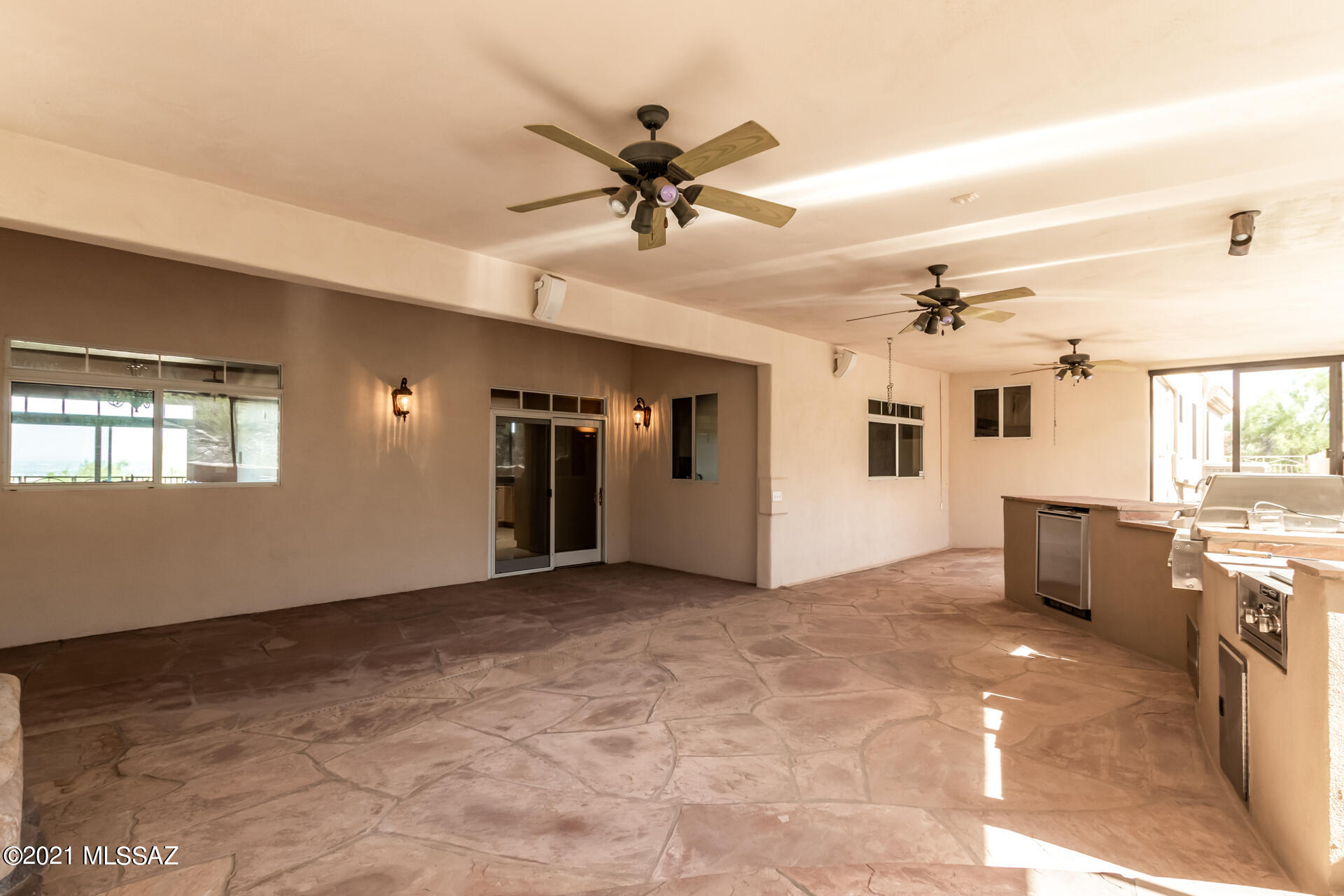 Vista De La Sierra De Dios - Residential