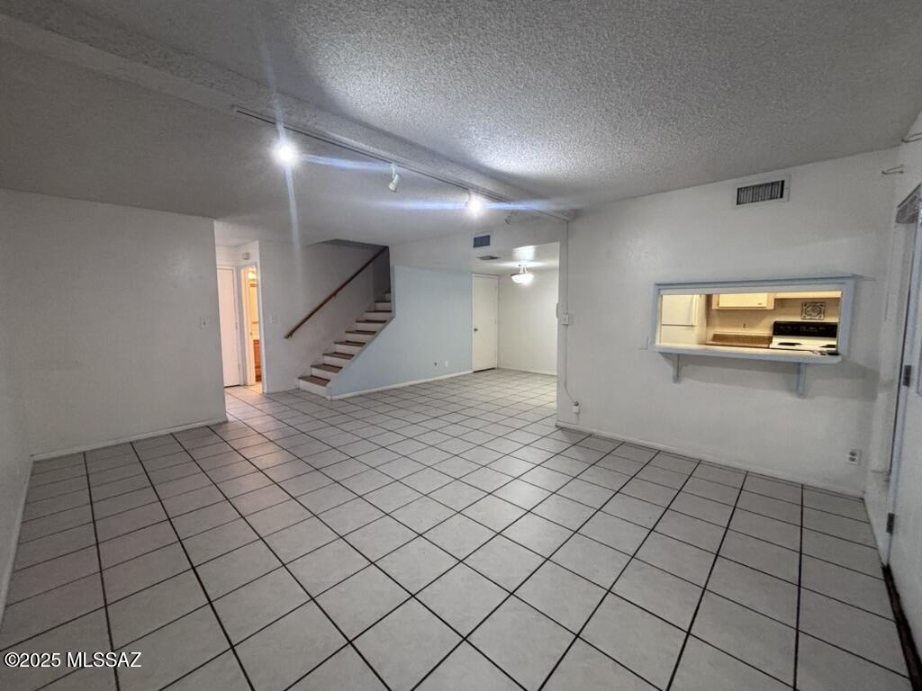 1531 E Prince Road