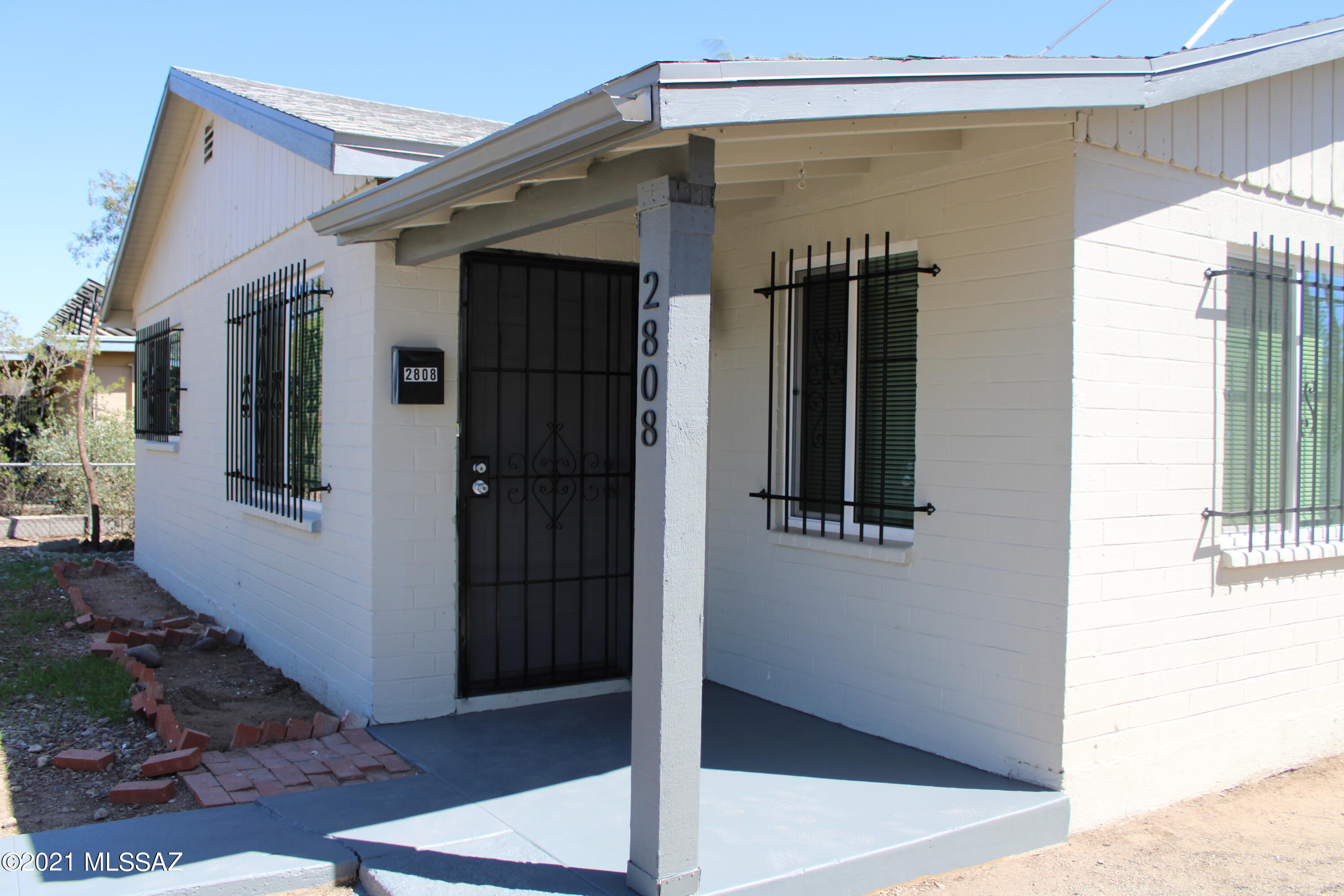 Country Club Manor - Residential