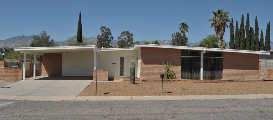 Great 4 bedroom family home. Remodeled kitchen with new cabinets and stainless steel appliances. New flooring. Open floor plan with lots of room. Huge patio with pool. A must see. Vacant.